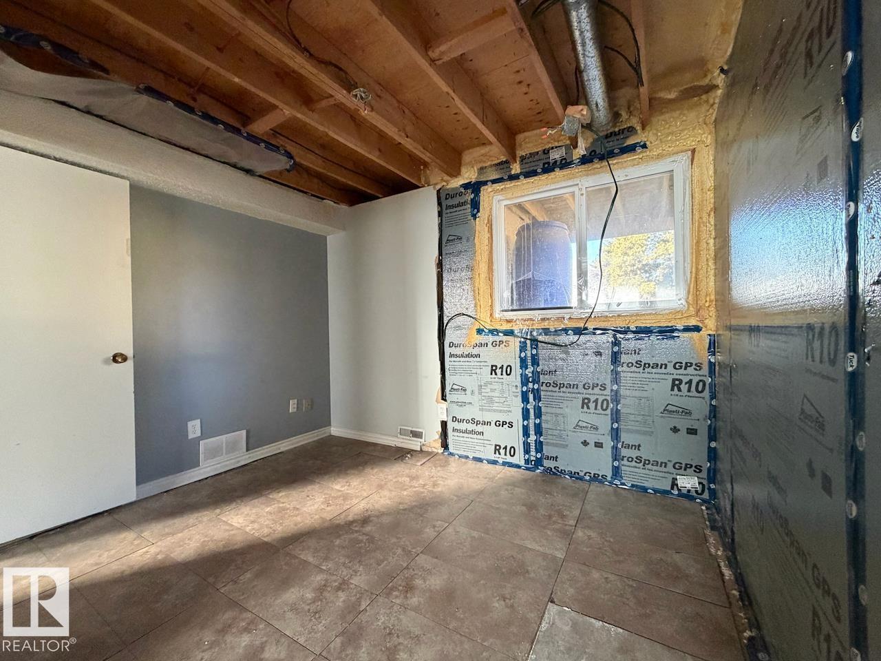 
          254 RICHFIELD Road NW
            <br/>
            <span>Edmonton</span>
            , 
            <span>AB</span>
             <span>T6K0K4</span>
         - Photo 9