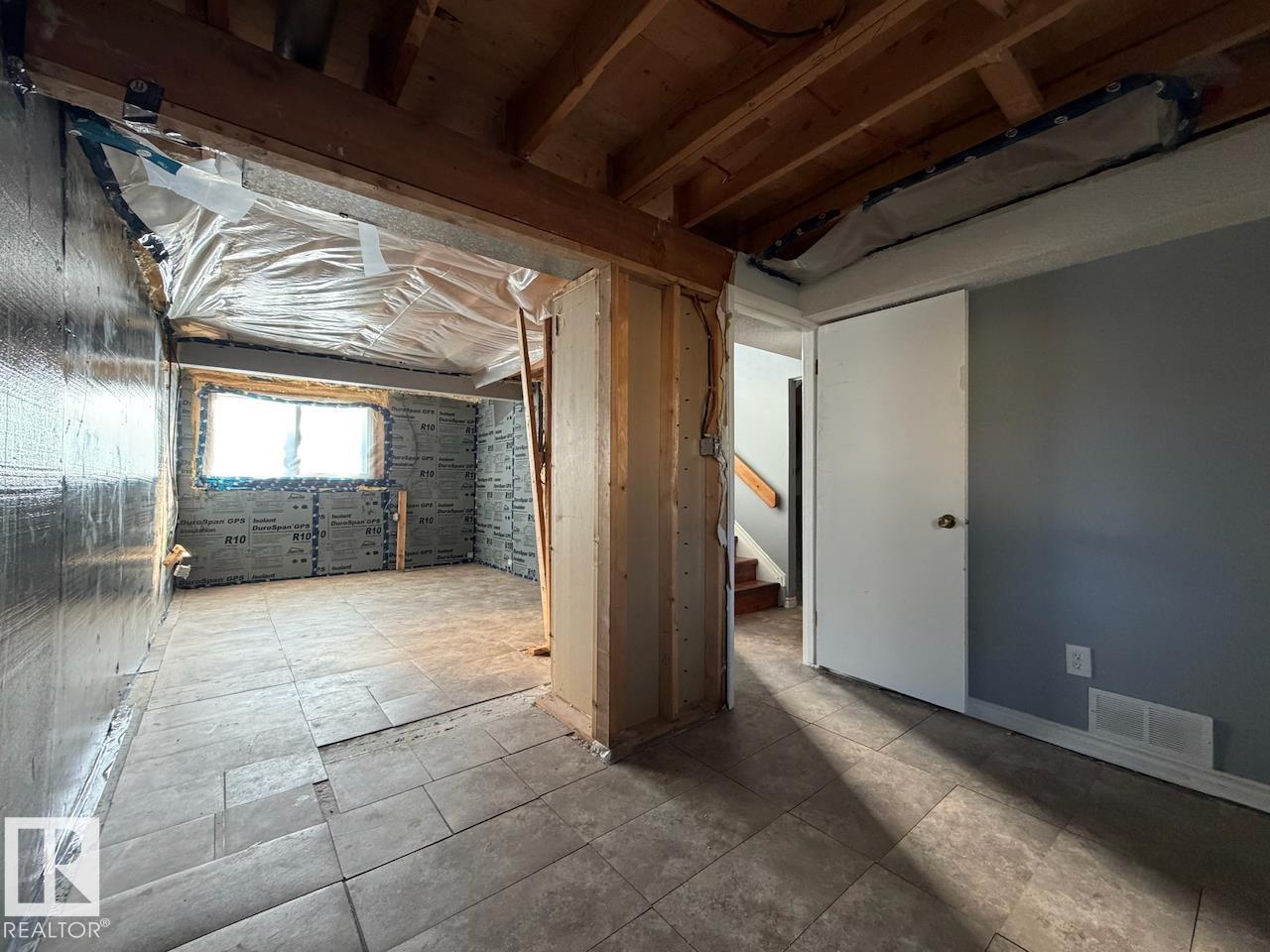 
          254 RICHFIELD Road NW
            <br/>
            <span>Edmonton</span>
            , 
            <span>AB</span>
             <span>T6K0K4</span>
         - Photo 17