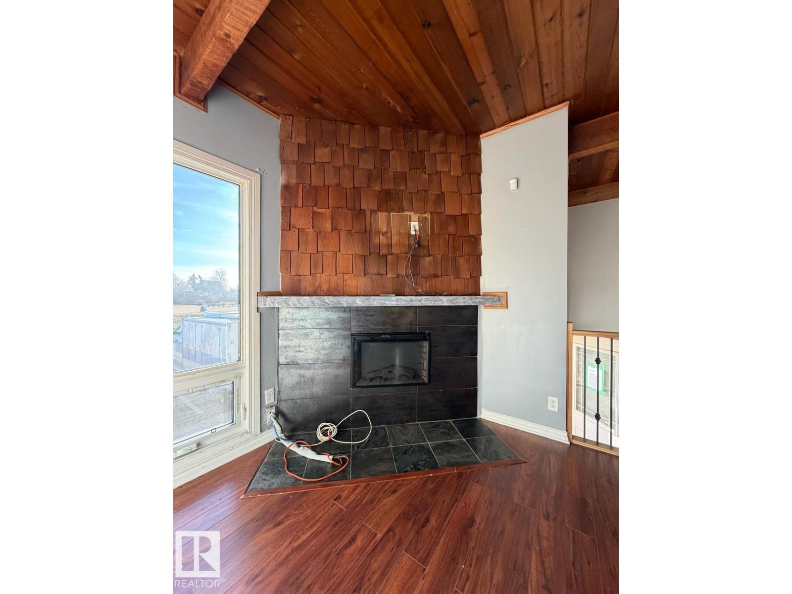 
          254 RICHFIELD Road NW
            <br/>
            <span>Edmonton</span>
            , 
            <span>AB</span>
             <span>T6K0K4</span>
         - Photo 5