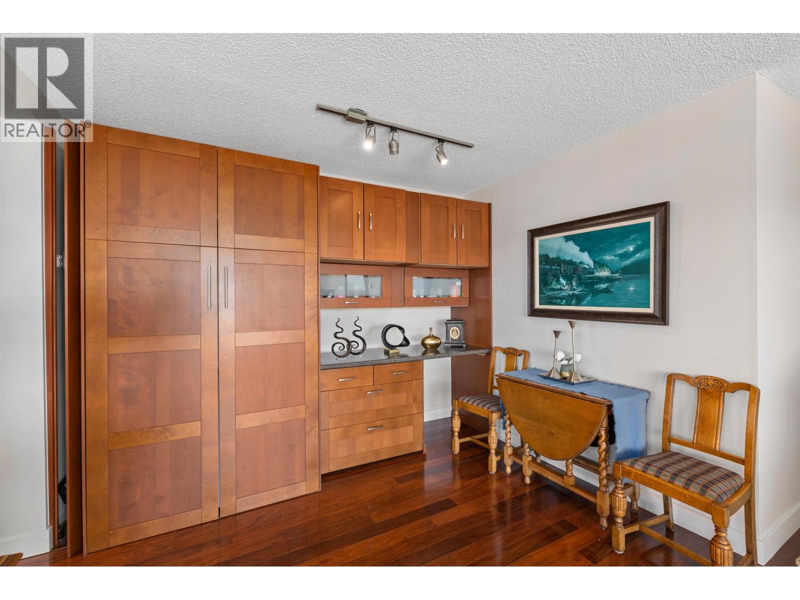 601 140 E KEITH ROAD, North Vancouver