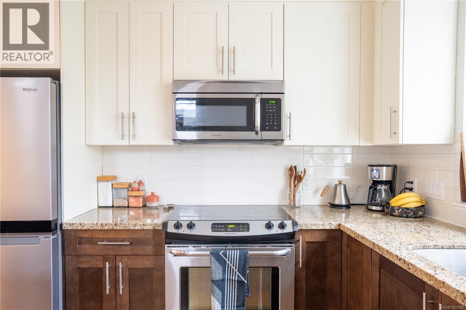 1 2918 Shelbourne Street, Victoria