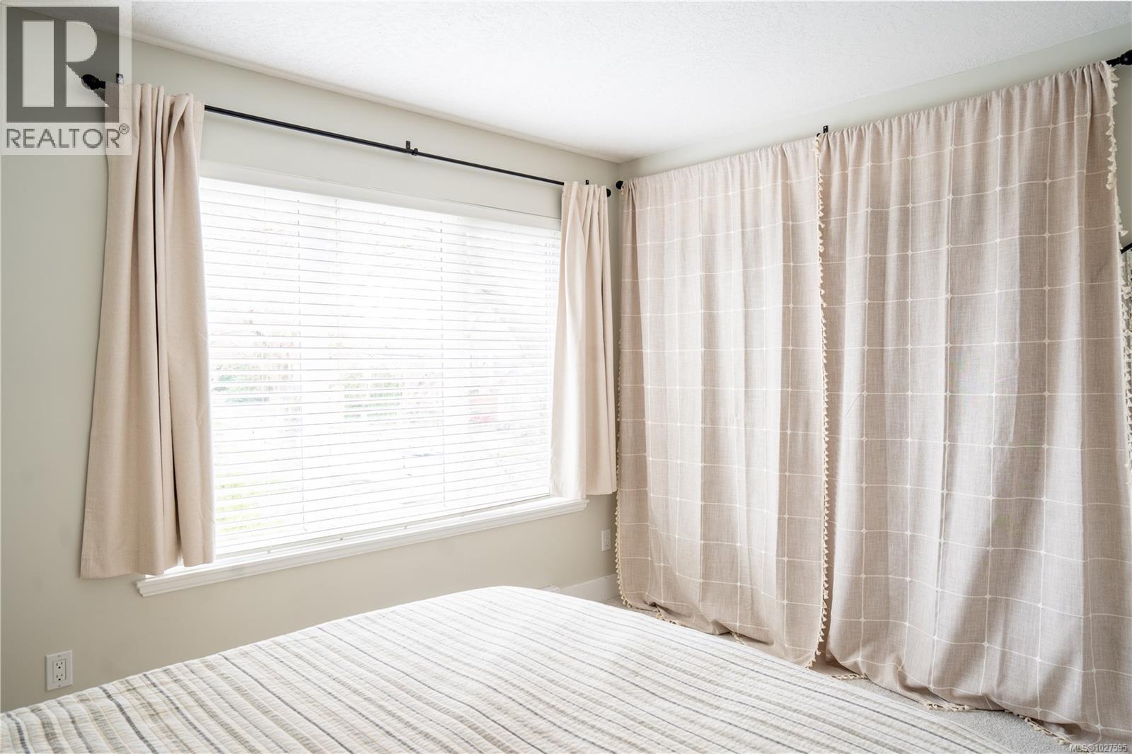 1 2918 Shelbourne Street, Victoria