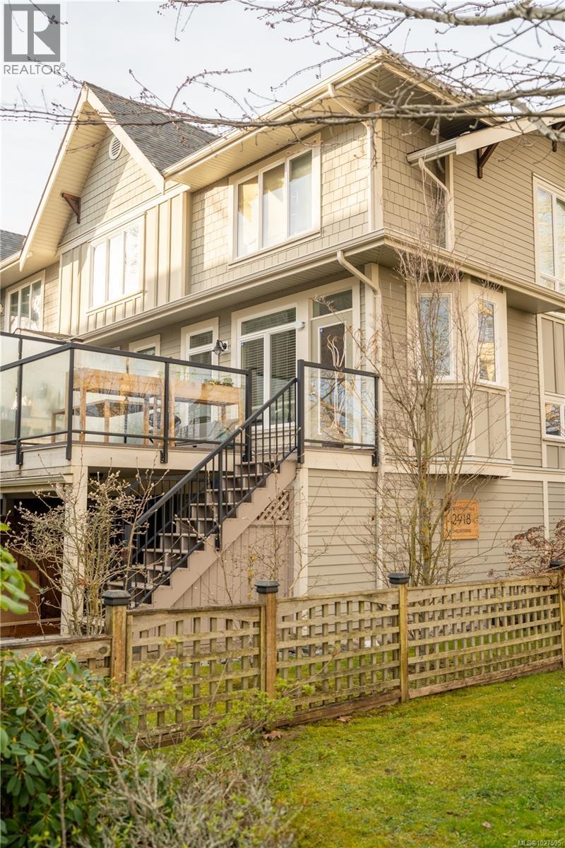 1 2918 Shelbourne Street, Victoria