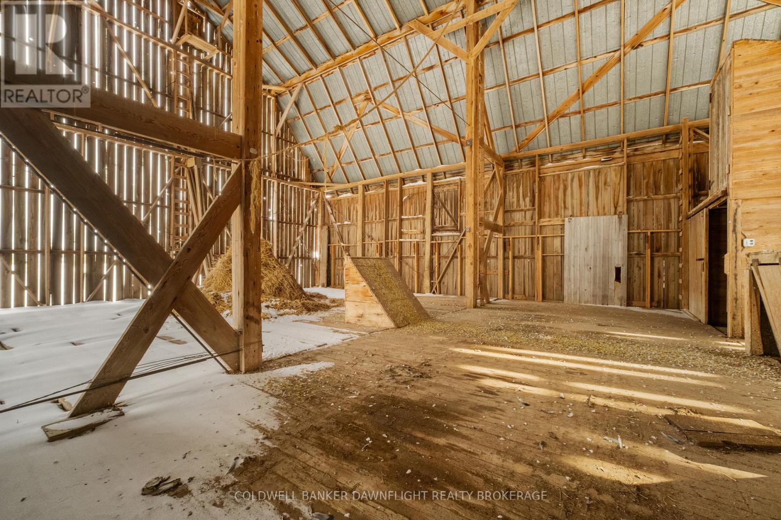 70129 EVERGREEN LINE Property Photo