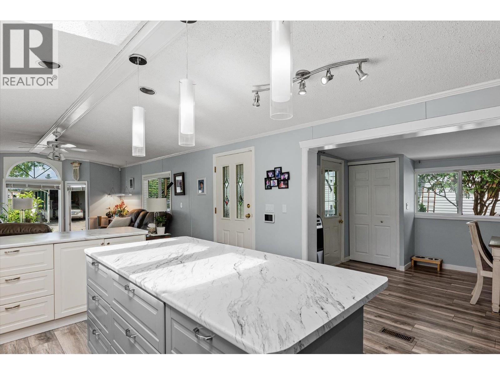 203 720 Commonwealth Road, Kelowna