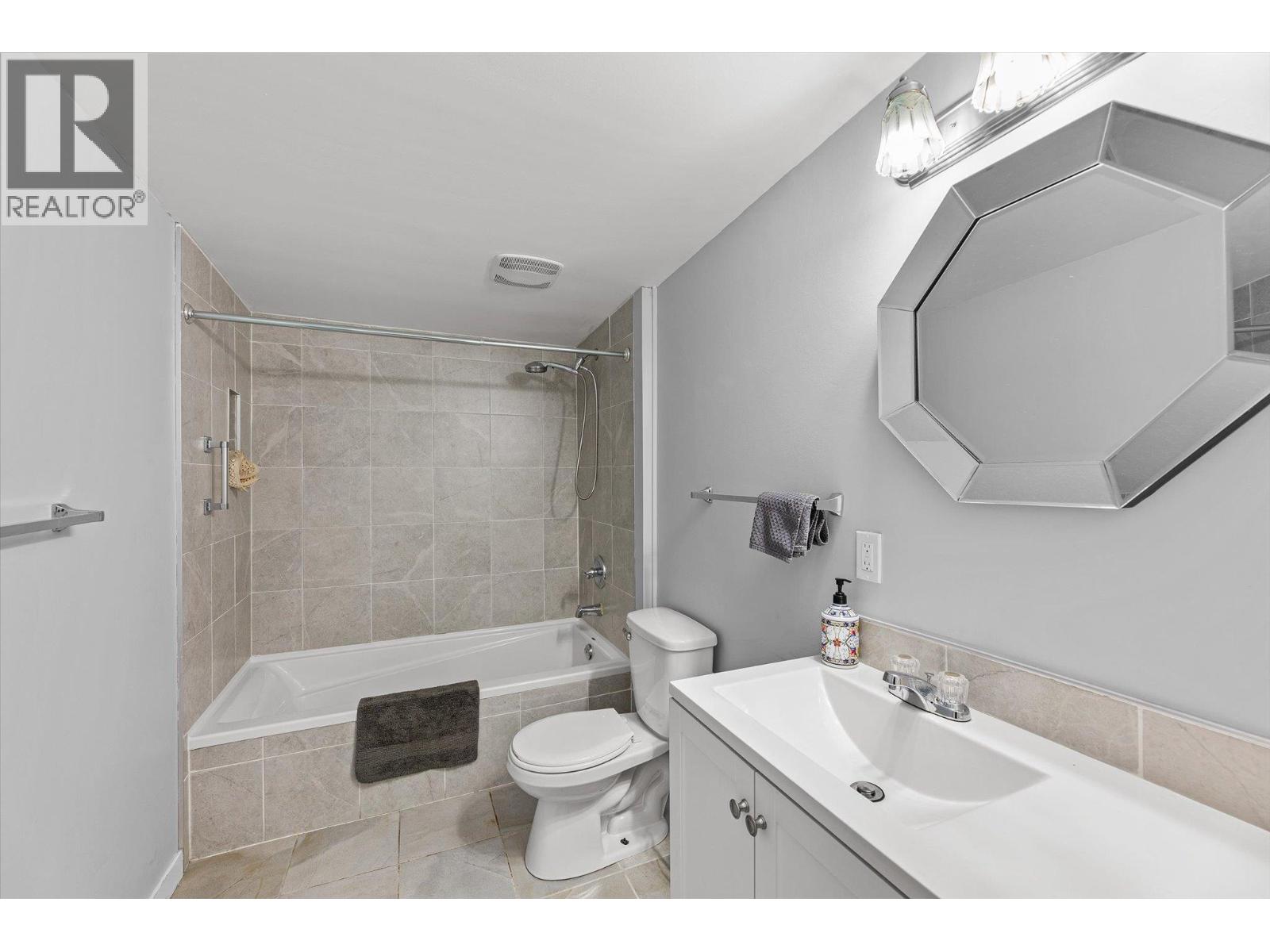 203 720 Commonwealth Road, Kelowna