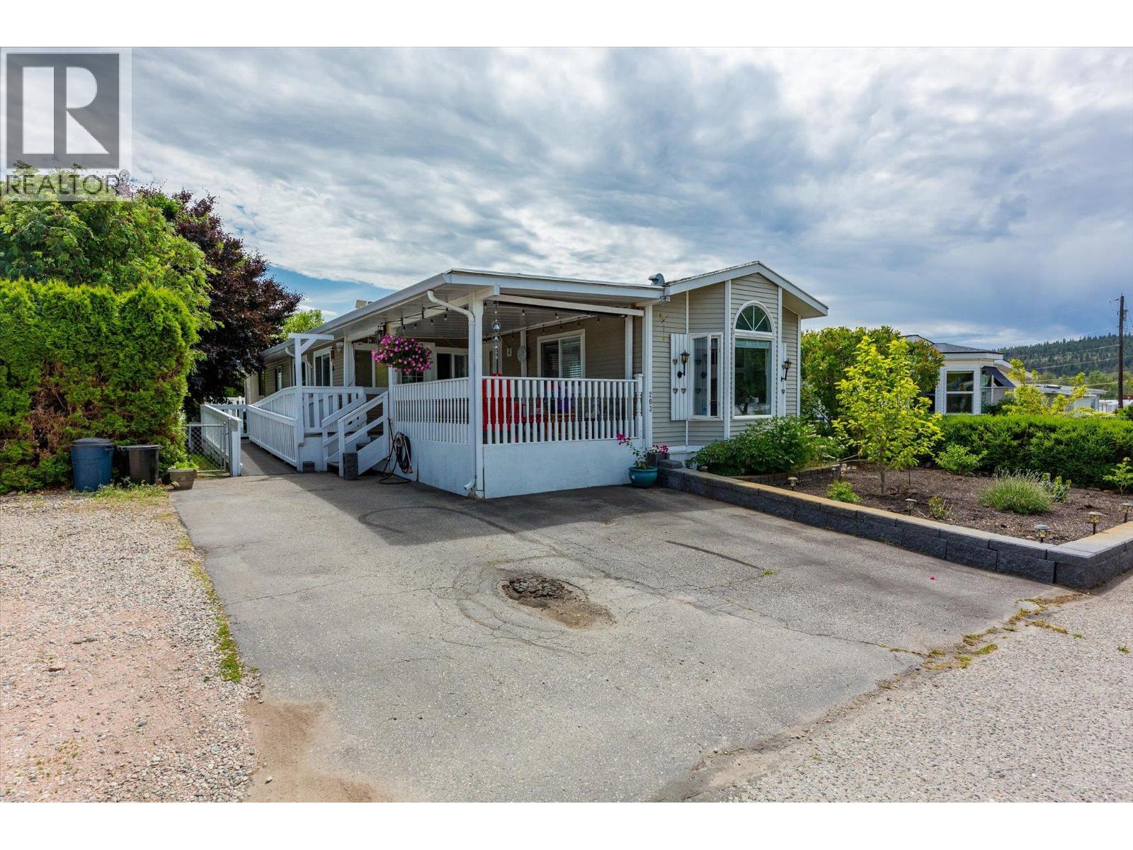 203 720 Commonwealth Road, Kelowna