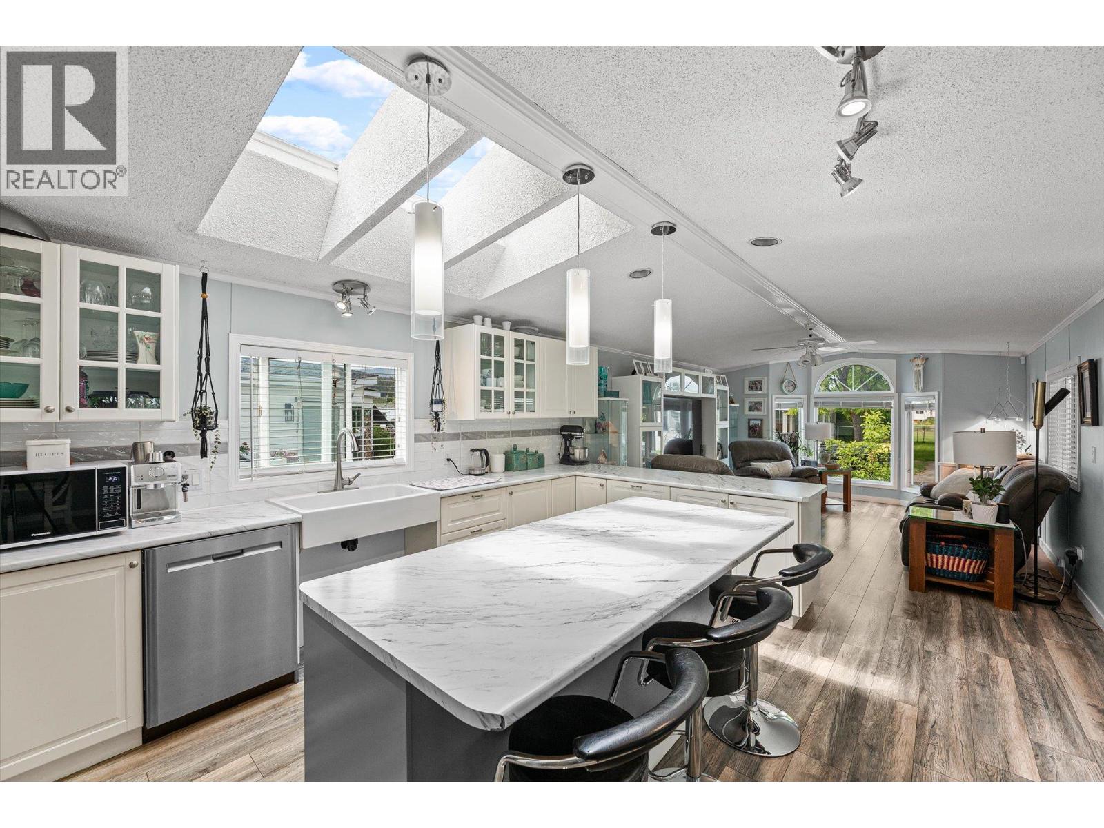 203 720 Commonwealth Road, Kelowna