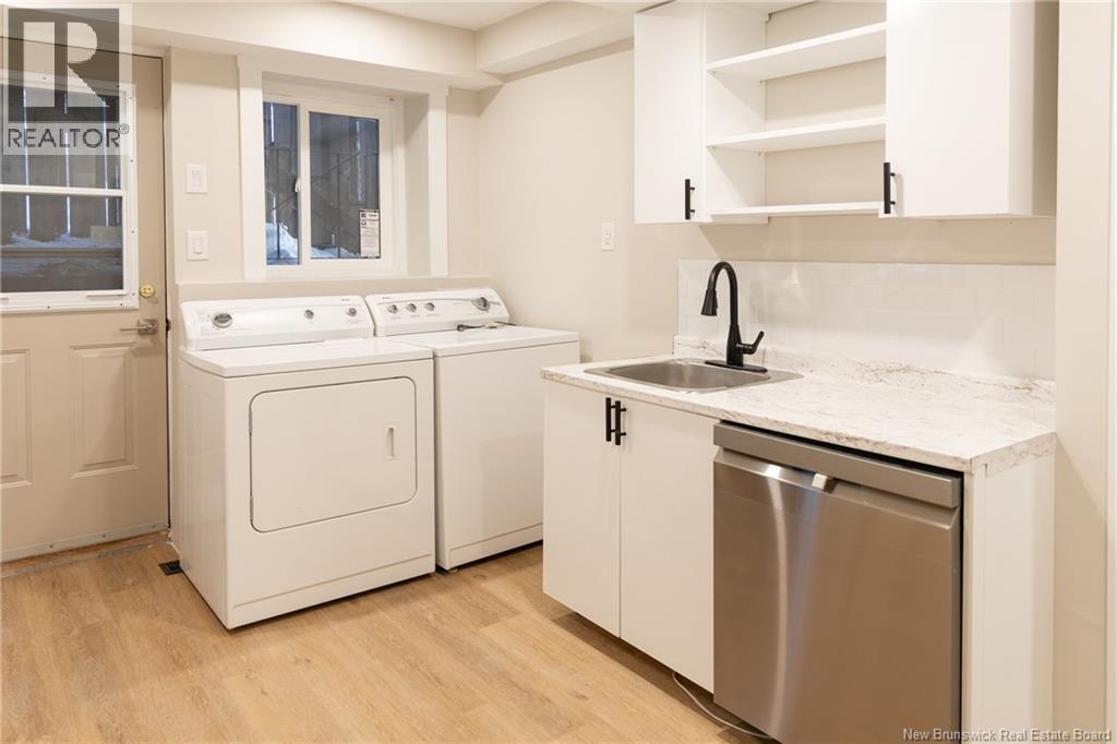 56 CHANDLER CRESCENT - 32