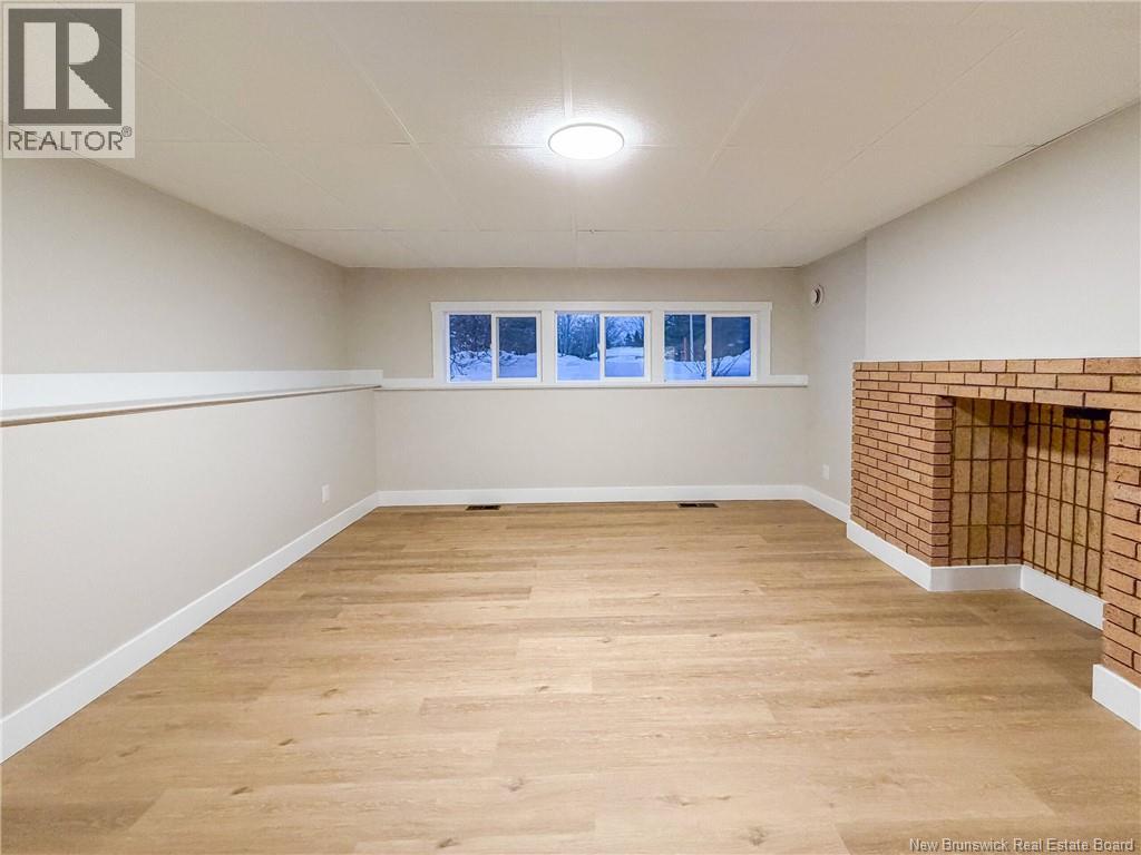 56 CHANDLER CRESCENT - 28