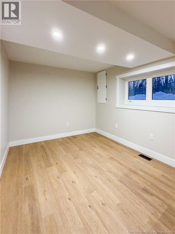 56 CHANDLER CRESCENT - 39