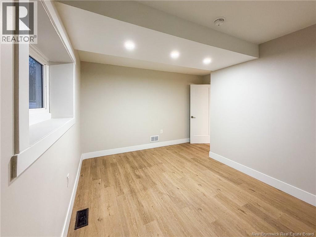 56 CHANDLER CRESCENT - 40