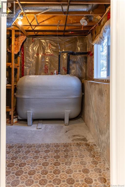 56 CHANDLER CRESCENT - 41