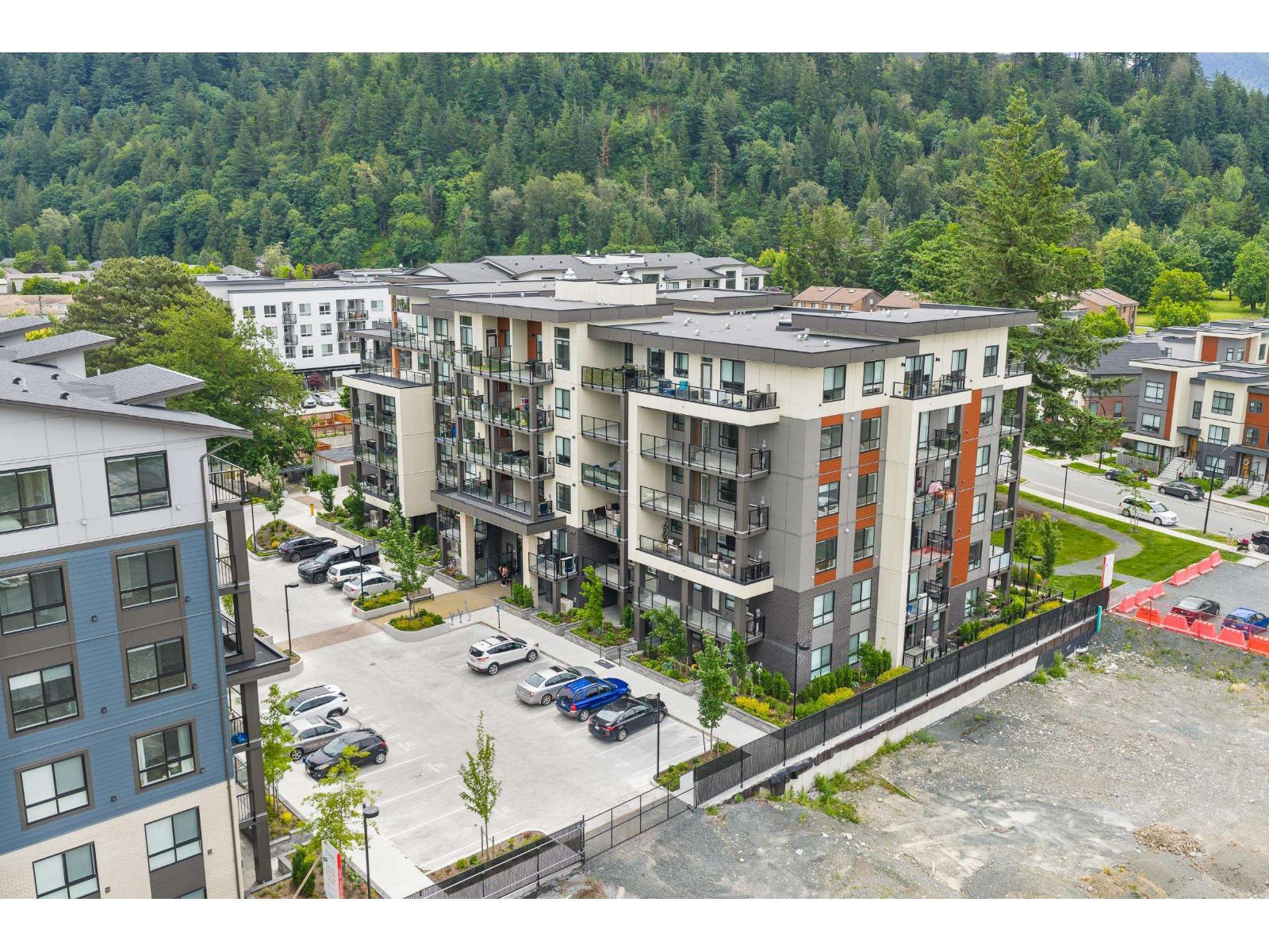 312 45505 CAMPUS DRIVE, Garrison Crossing, Chilliwack