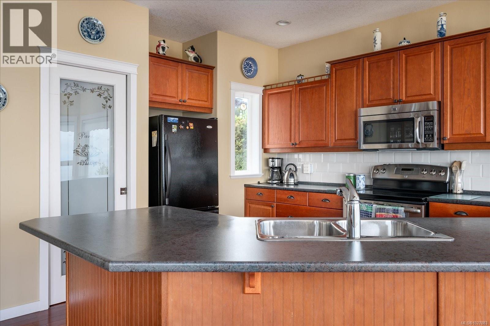 4844 FILLINGER CRES - 16