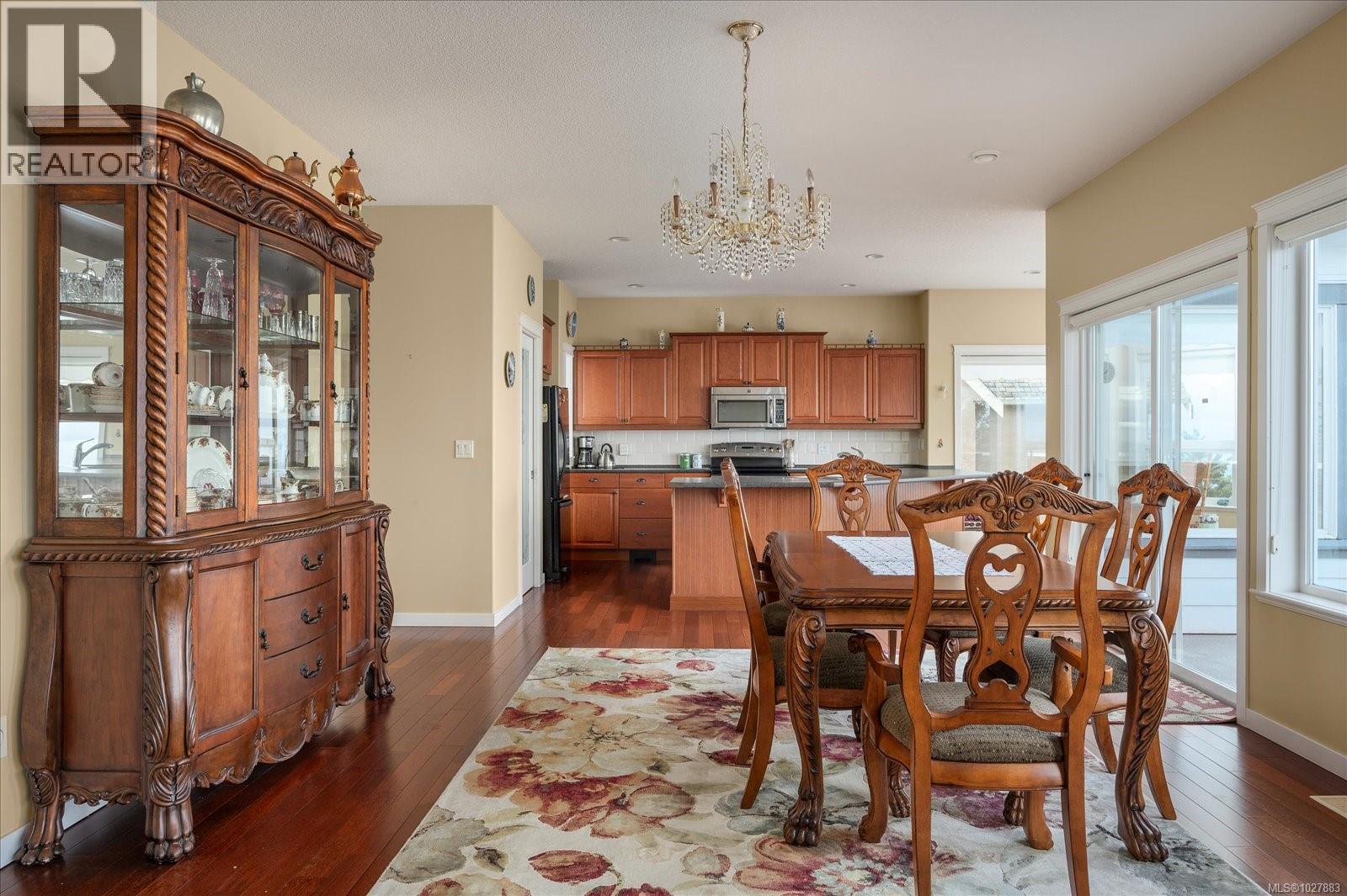 4844 FILLINGER CRES - 11