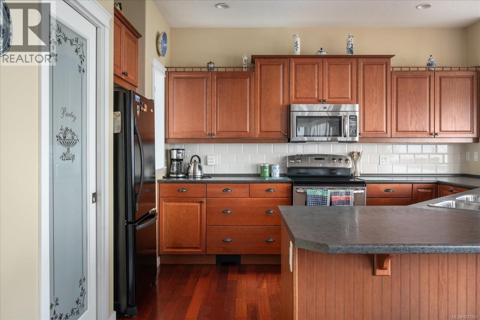 4844 FILLINGER CRES - 17