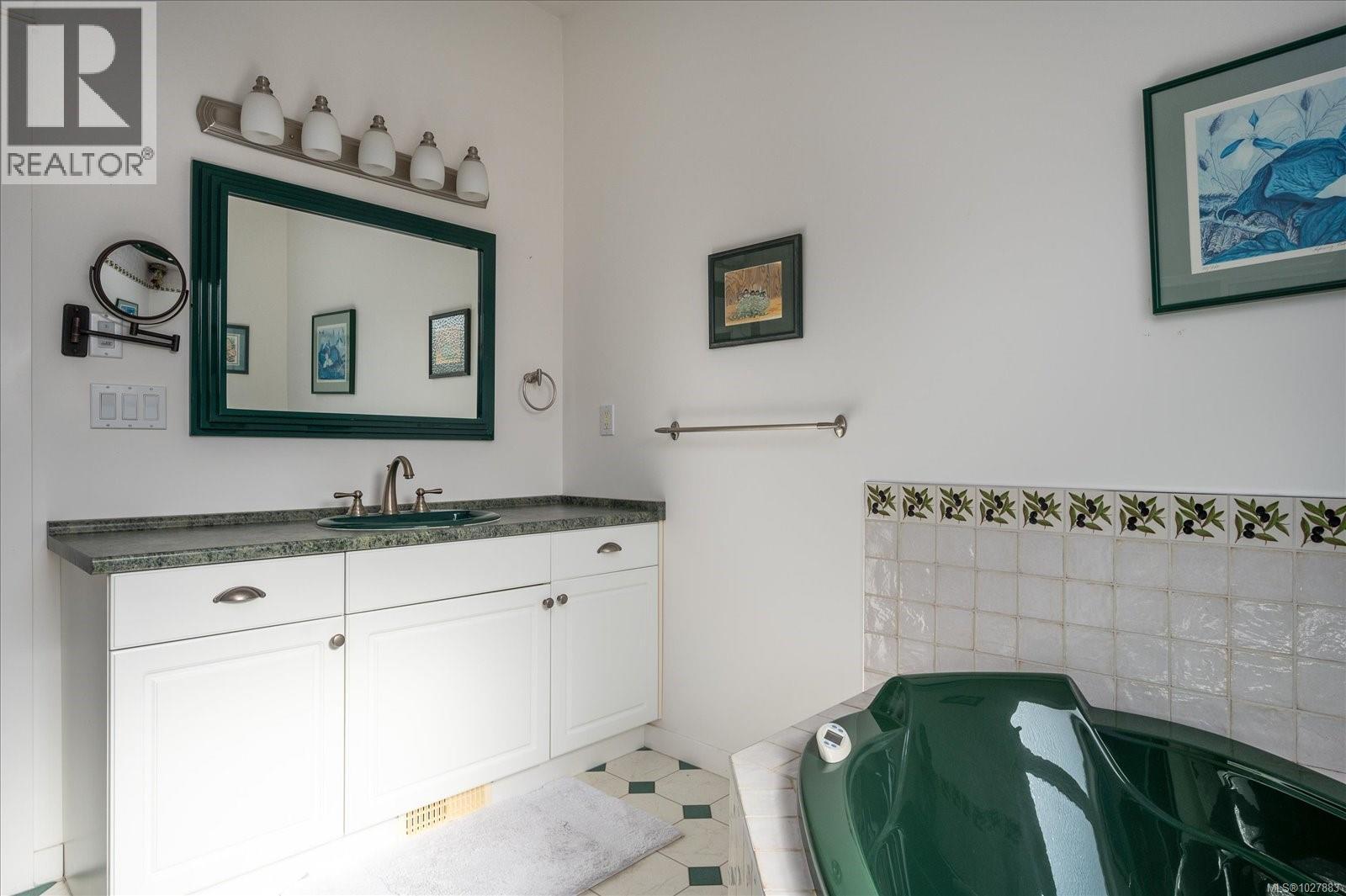 4844 FILLINGER CRES - 31