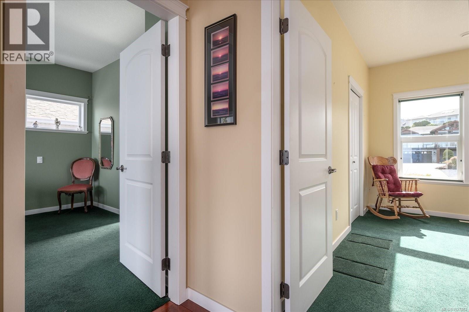 4844 FILLINGER CRES - 23