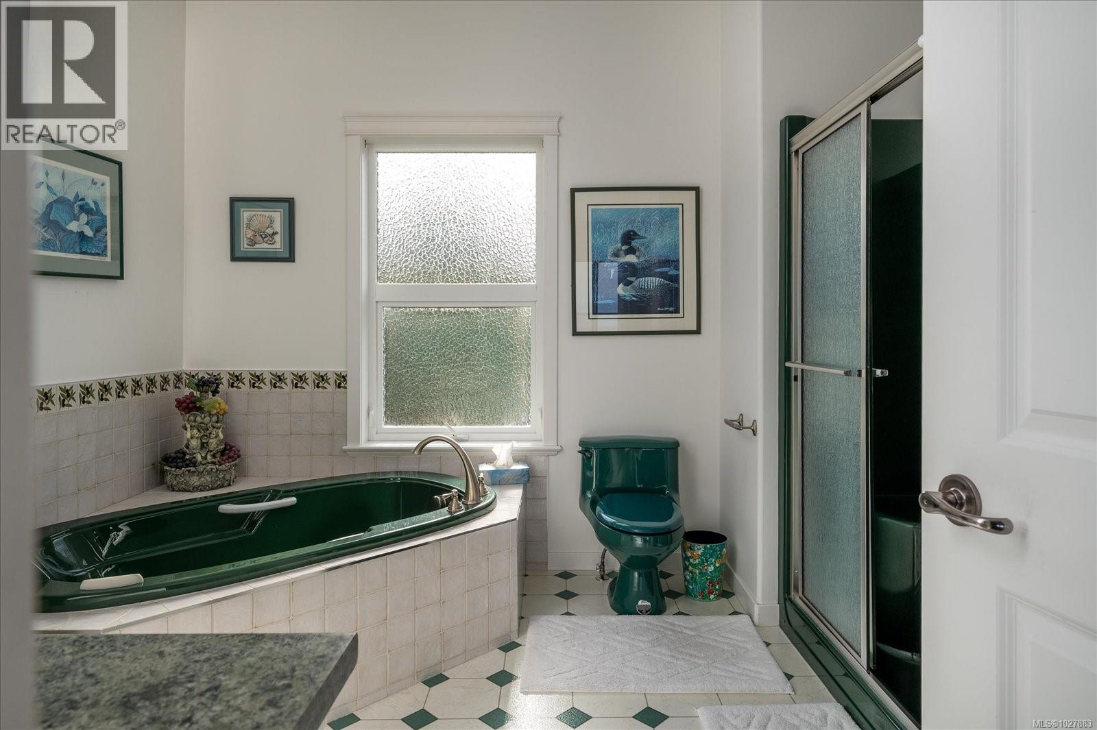 4844 FILLINGER CRES - 30