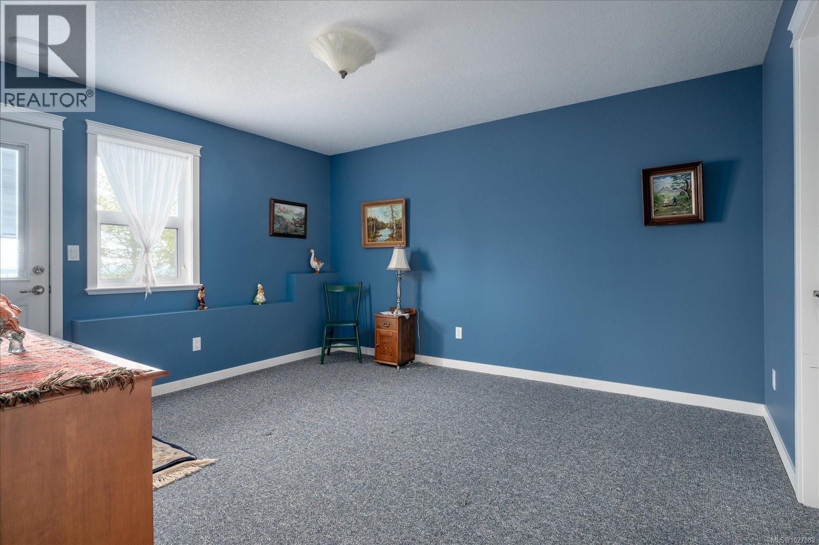 4844 FILLINGER CRES - 35