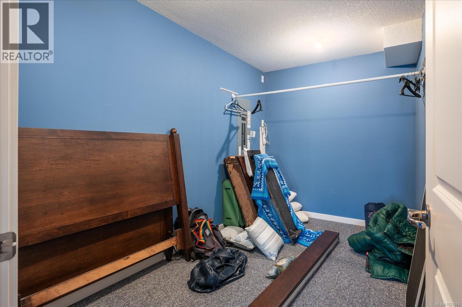 4844 FILLINGER CRES - 40