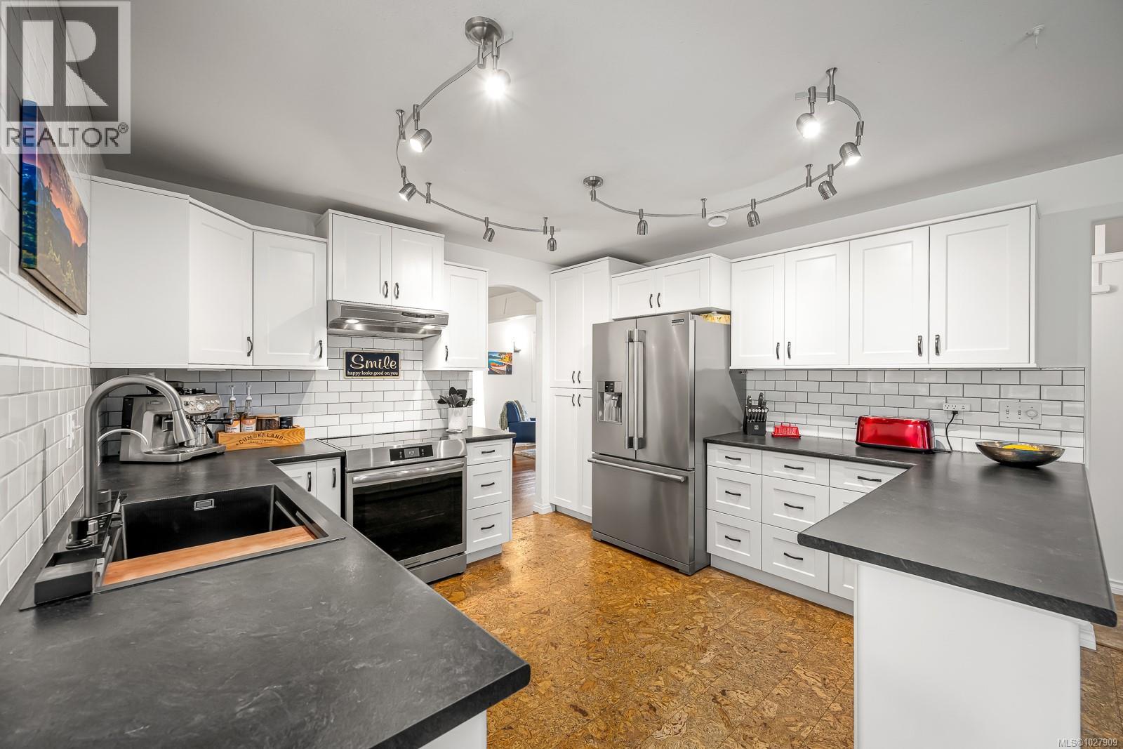 502 Deerwood Pl, Comox