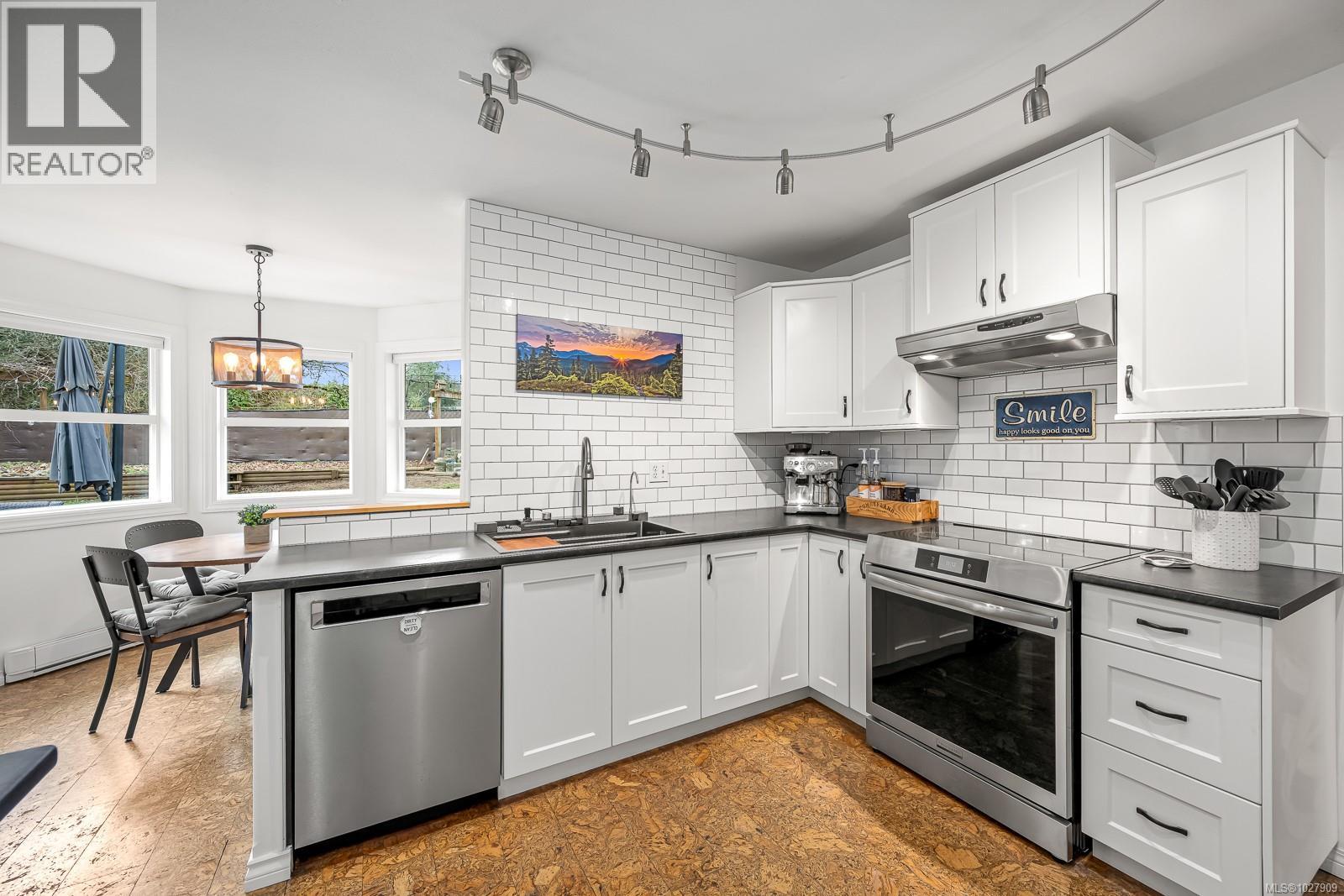 502 Deerwood Pl, Comox