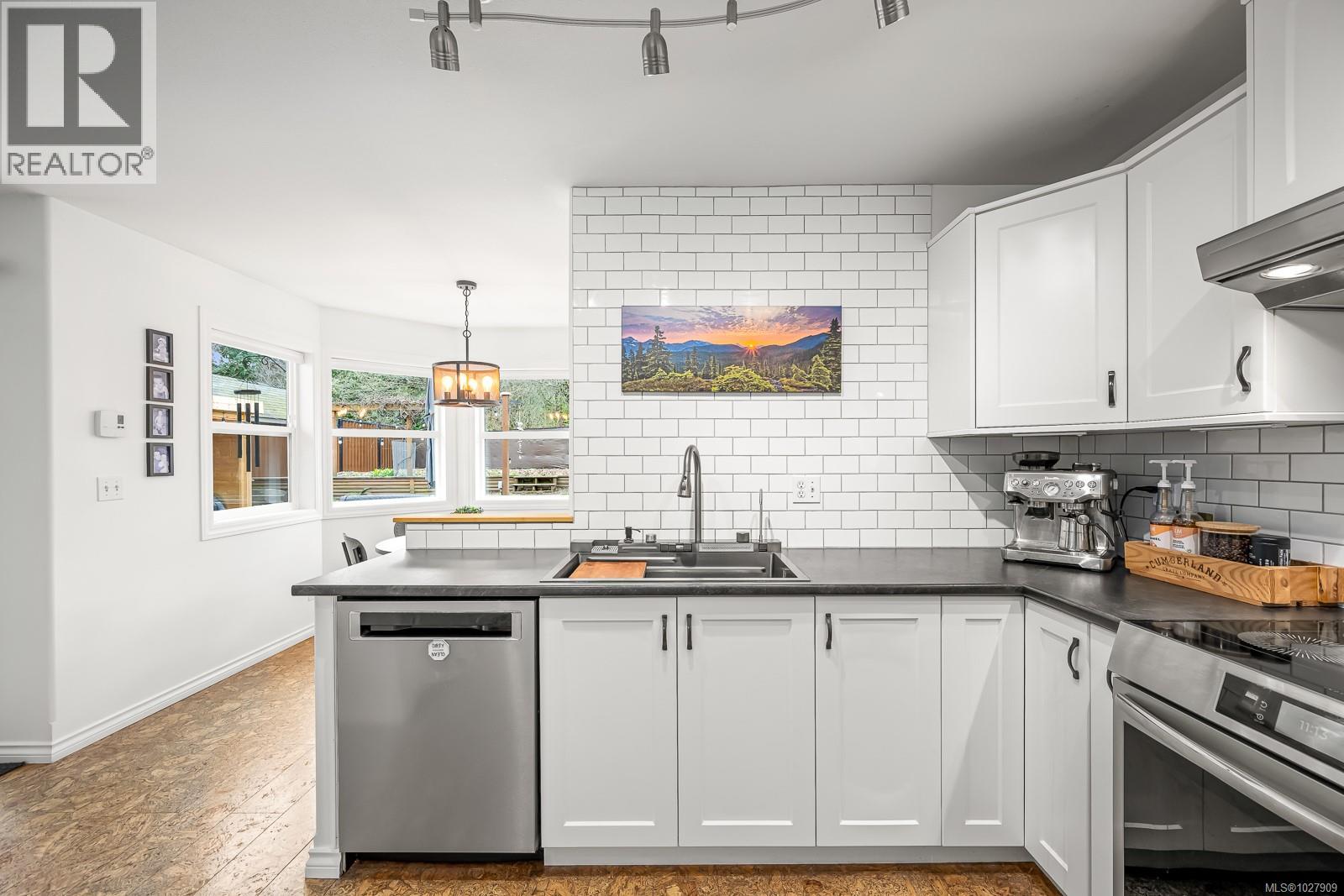 502 Deerwood Pl, Comox