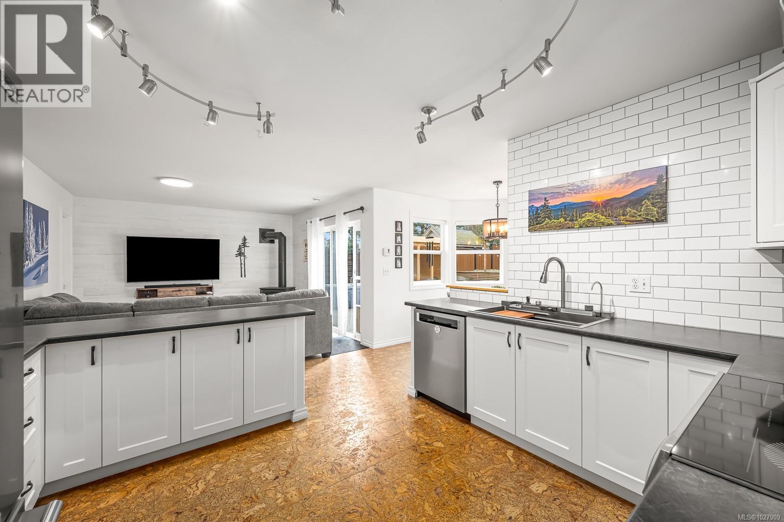 502 Deerwood Pl, Comox