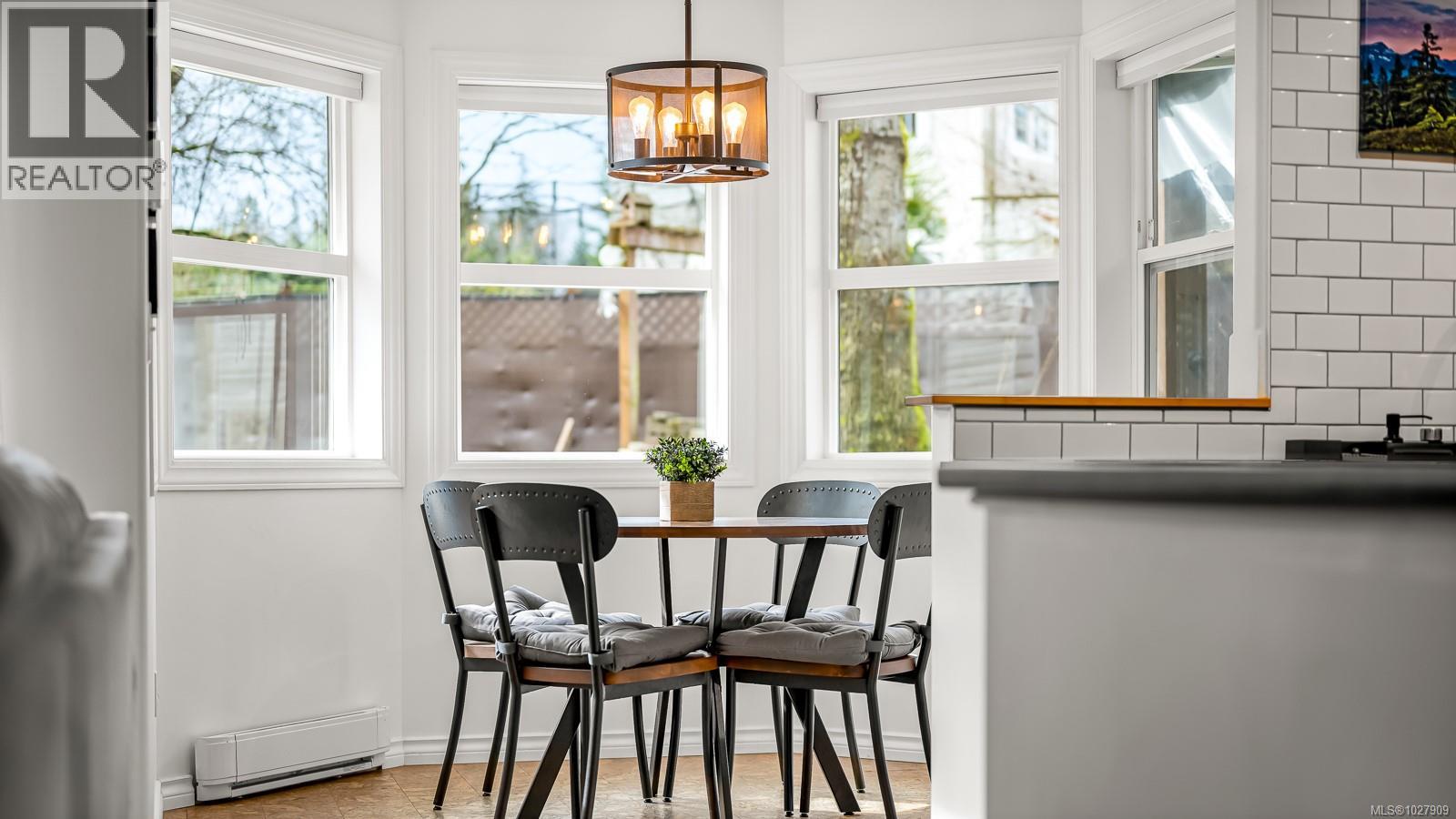 502 Deerwood Pl, Comox