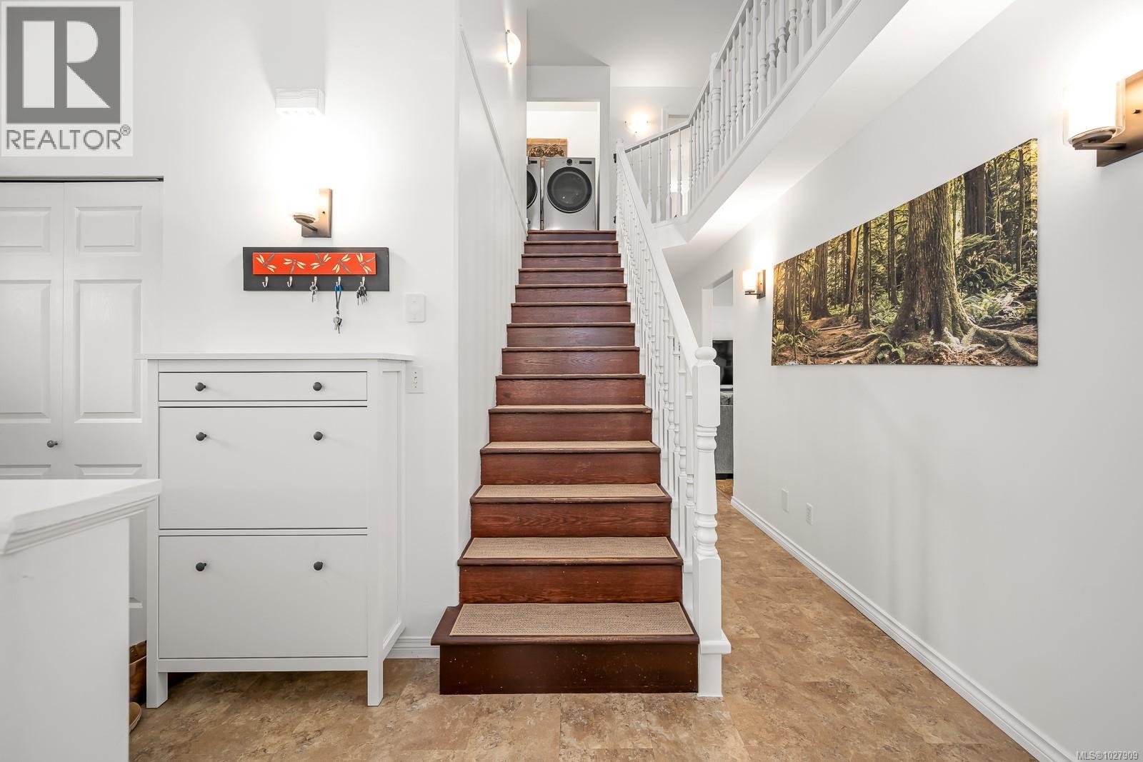 502 Deerwood Pl, Comox