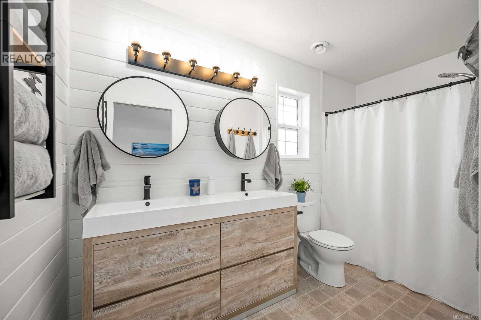 502 Deerwood Pl, Comox