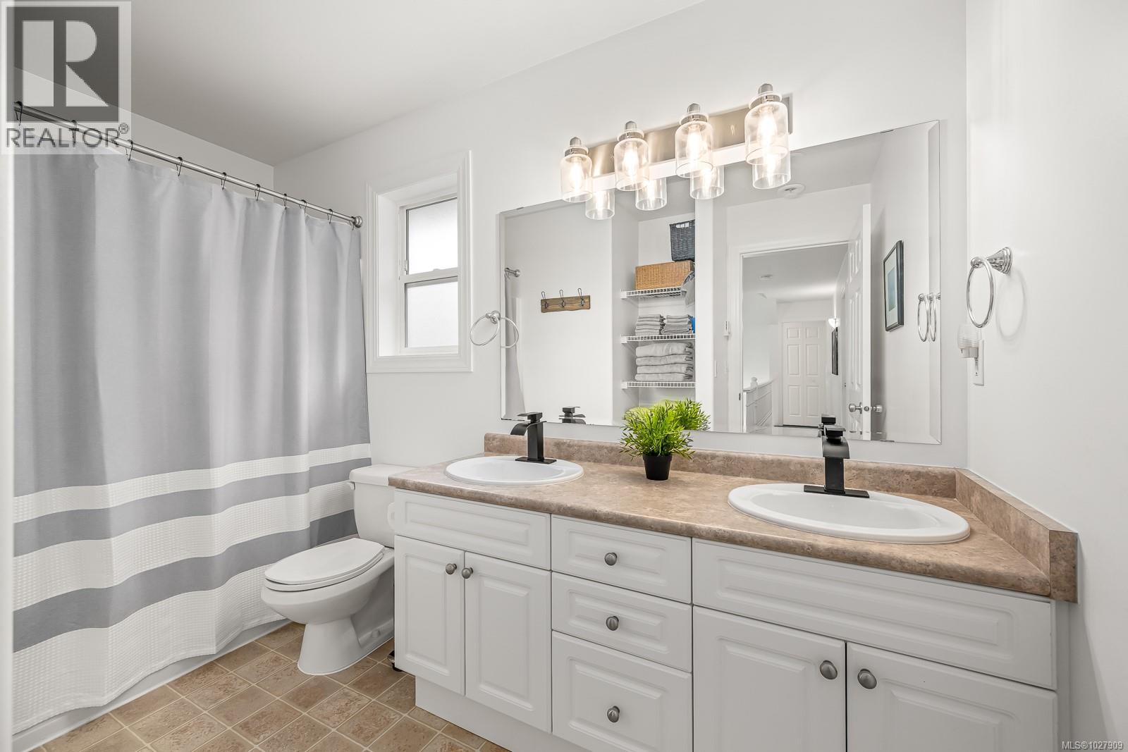 502 Deerwood Pl, Comox