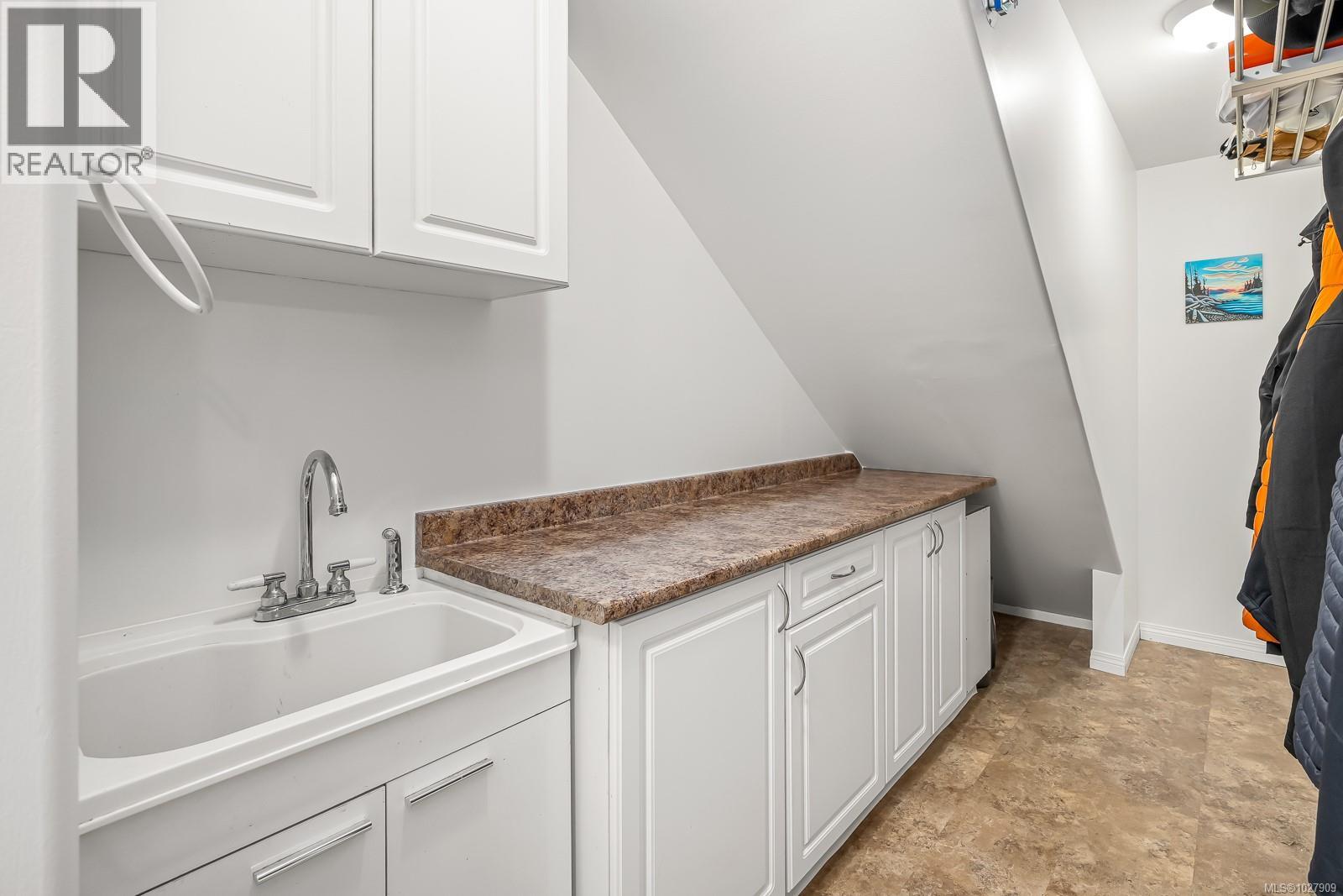 502 Deerwood Pl, Comox