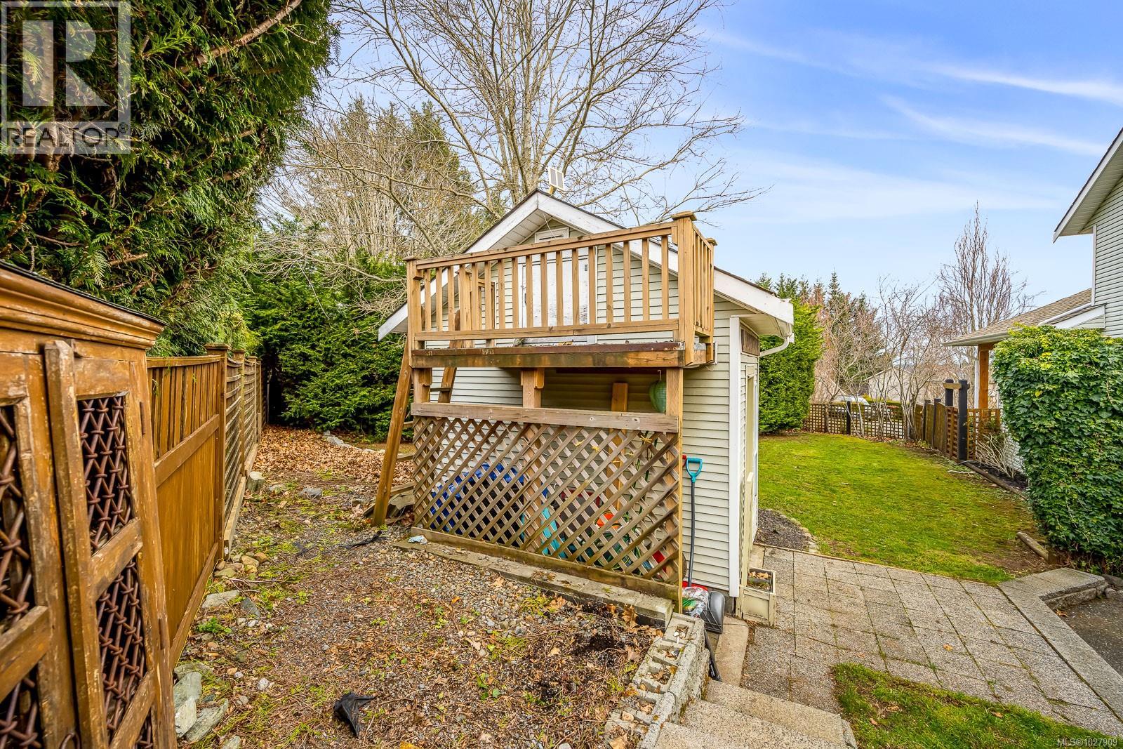 502 Deerwood Pl, Comox