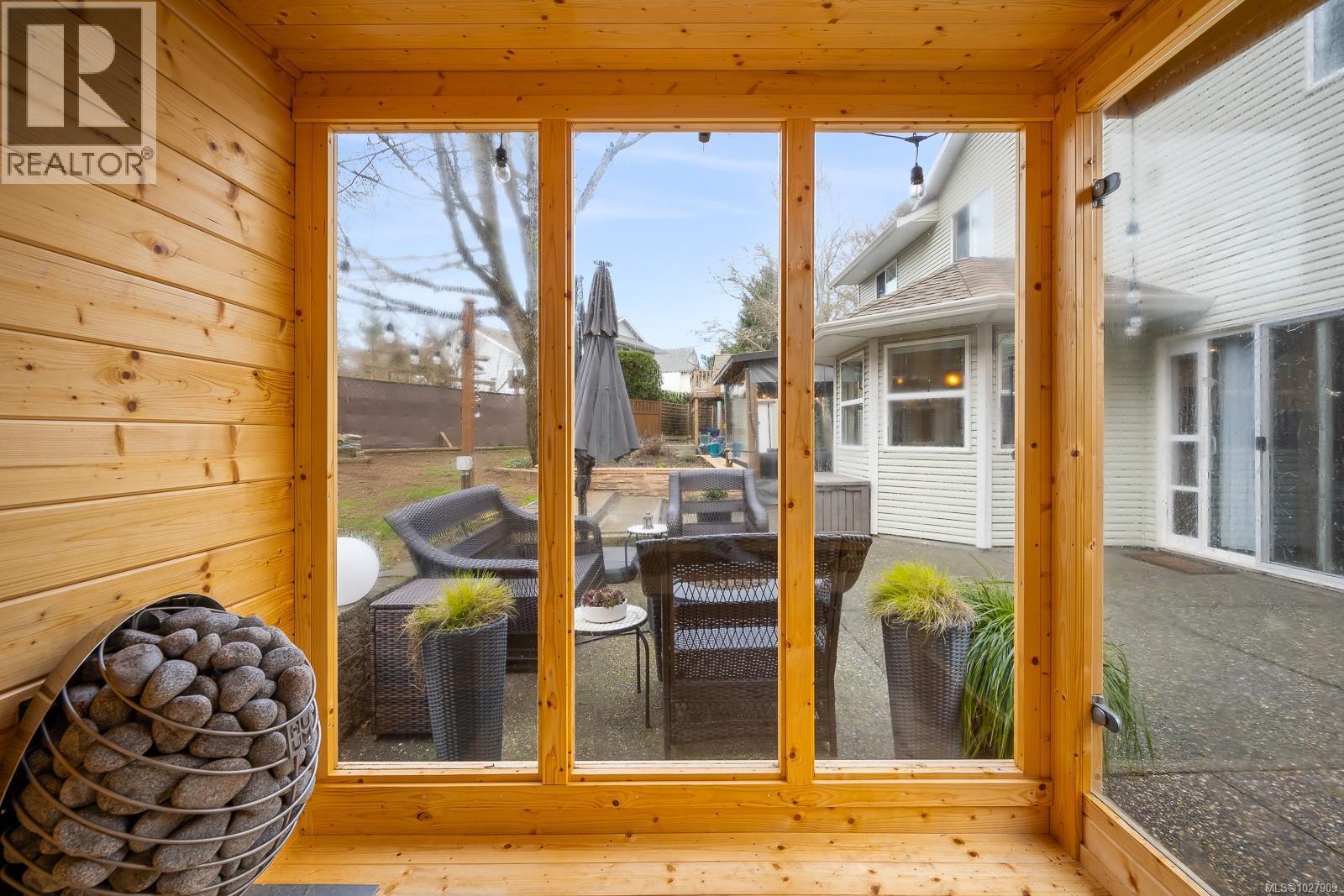 502 Deerwood Pl, Comox