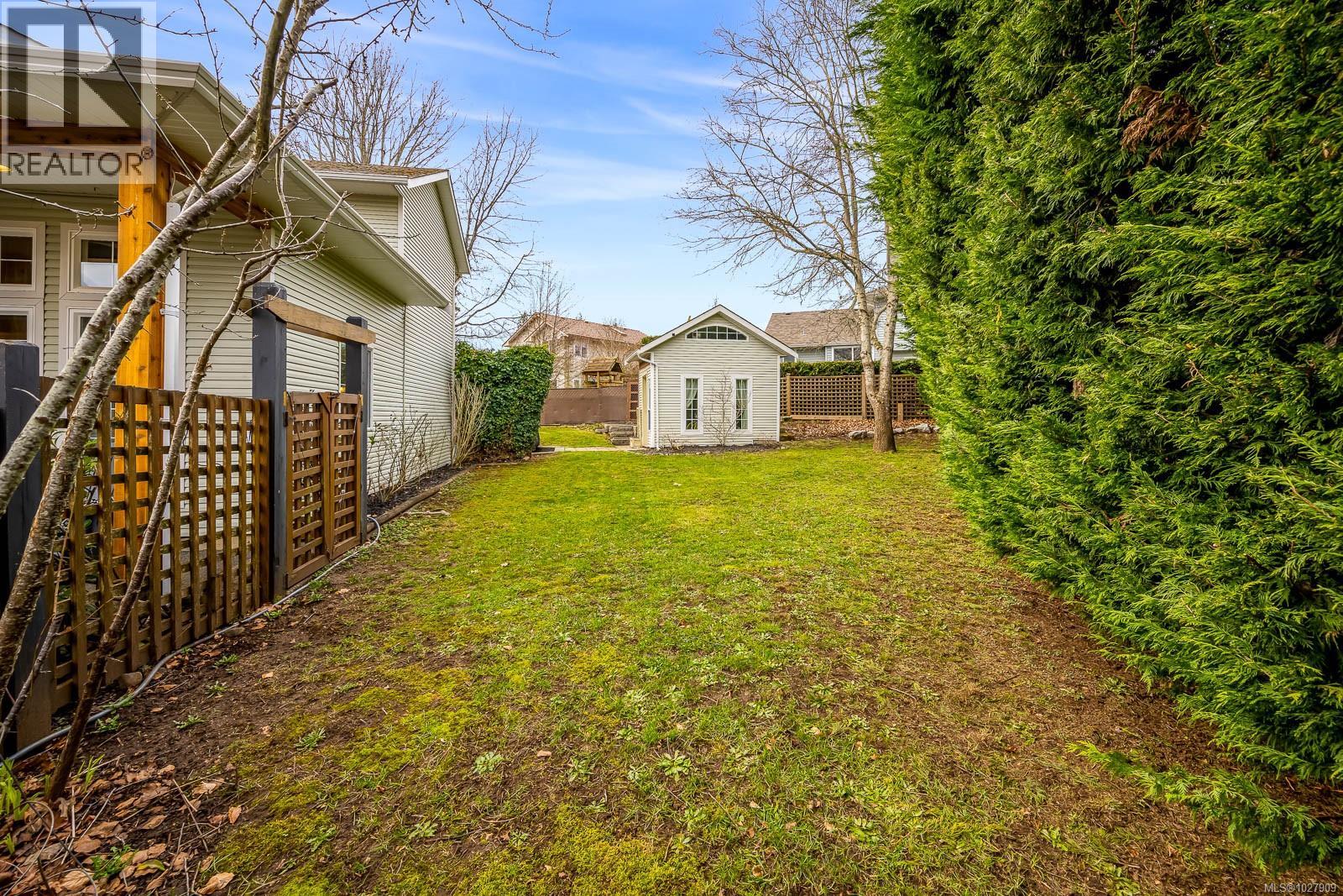 502 Deerwood Pl, Comox