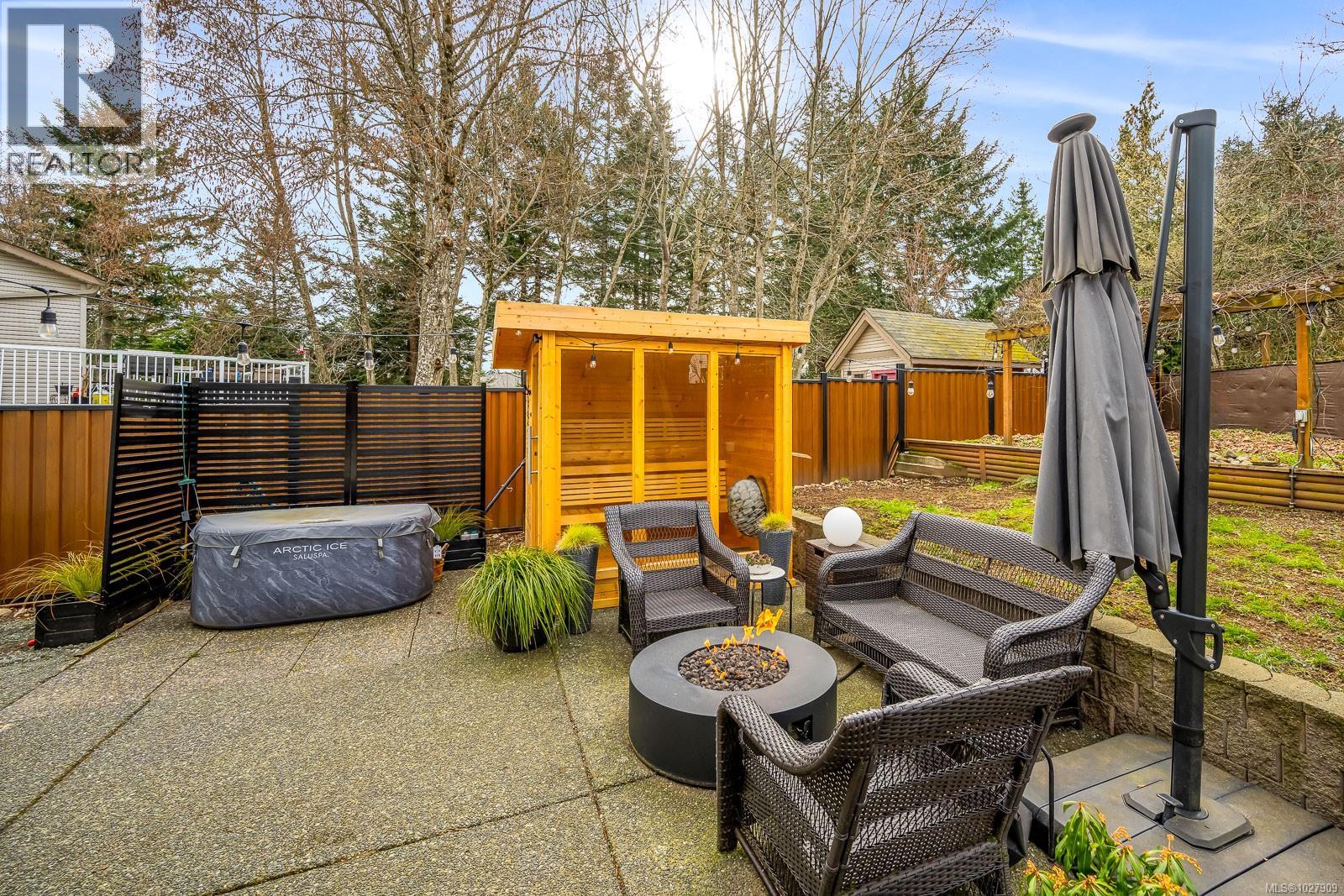 502 Deerwood Pl, Comox