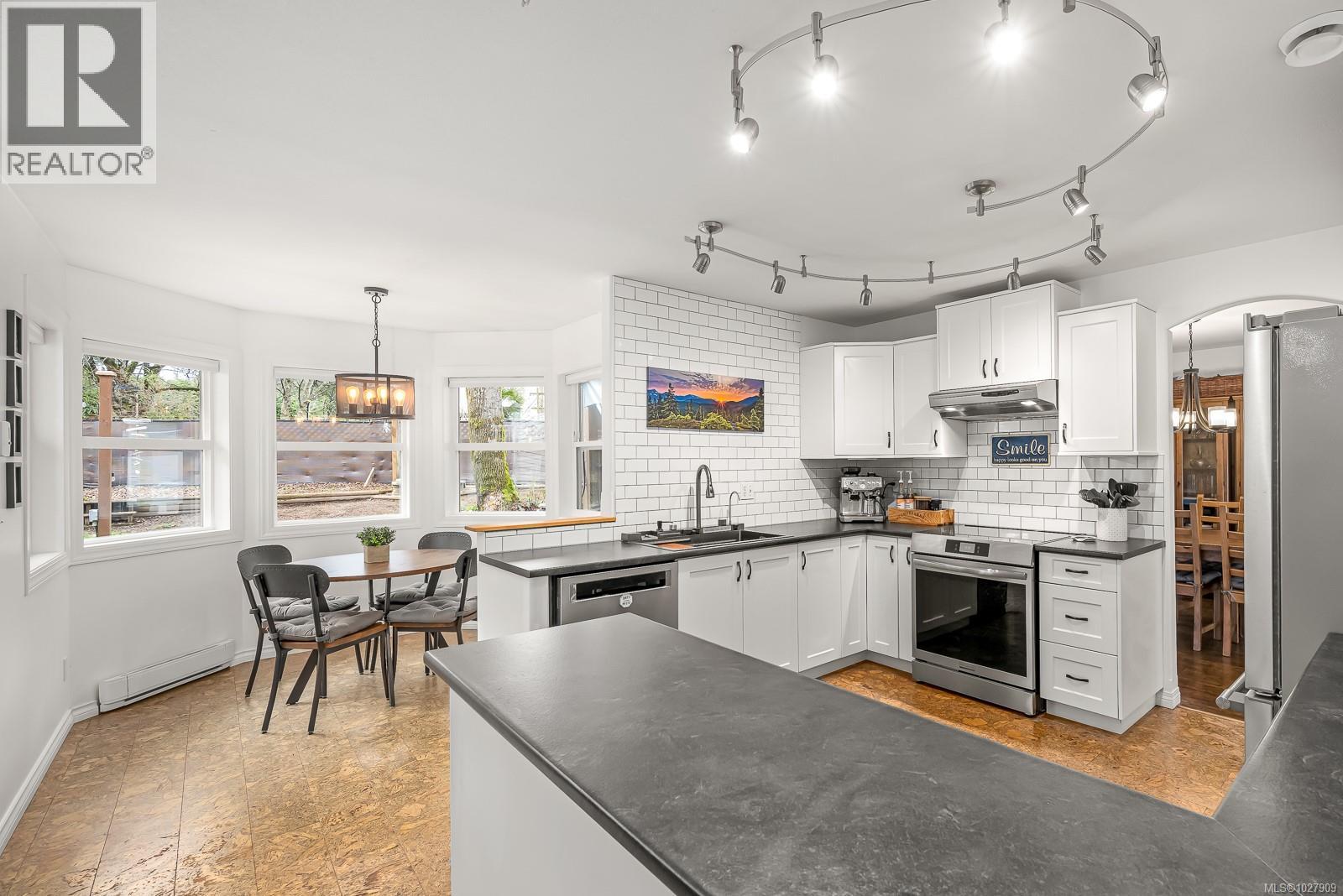 502 Deerwood Pl, Comox