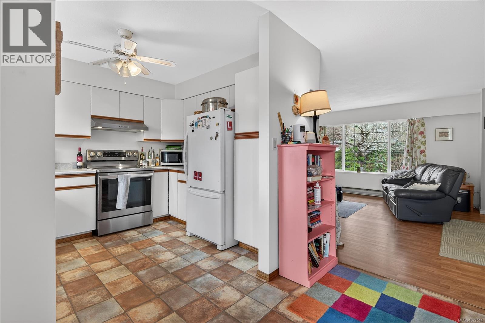 755 Kit Cres - 11