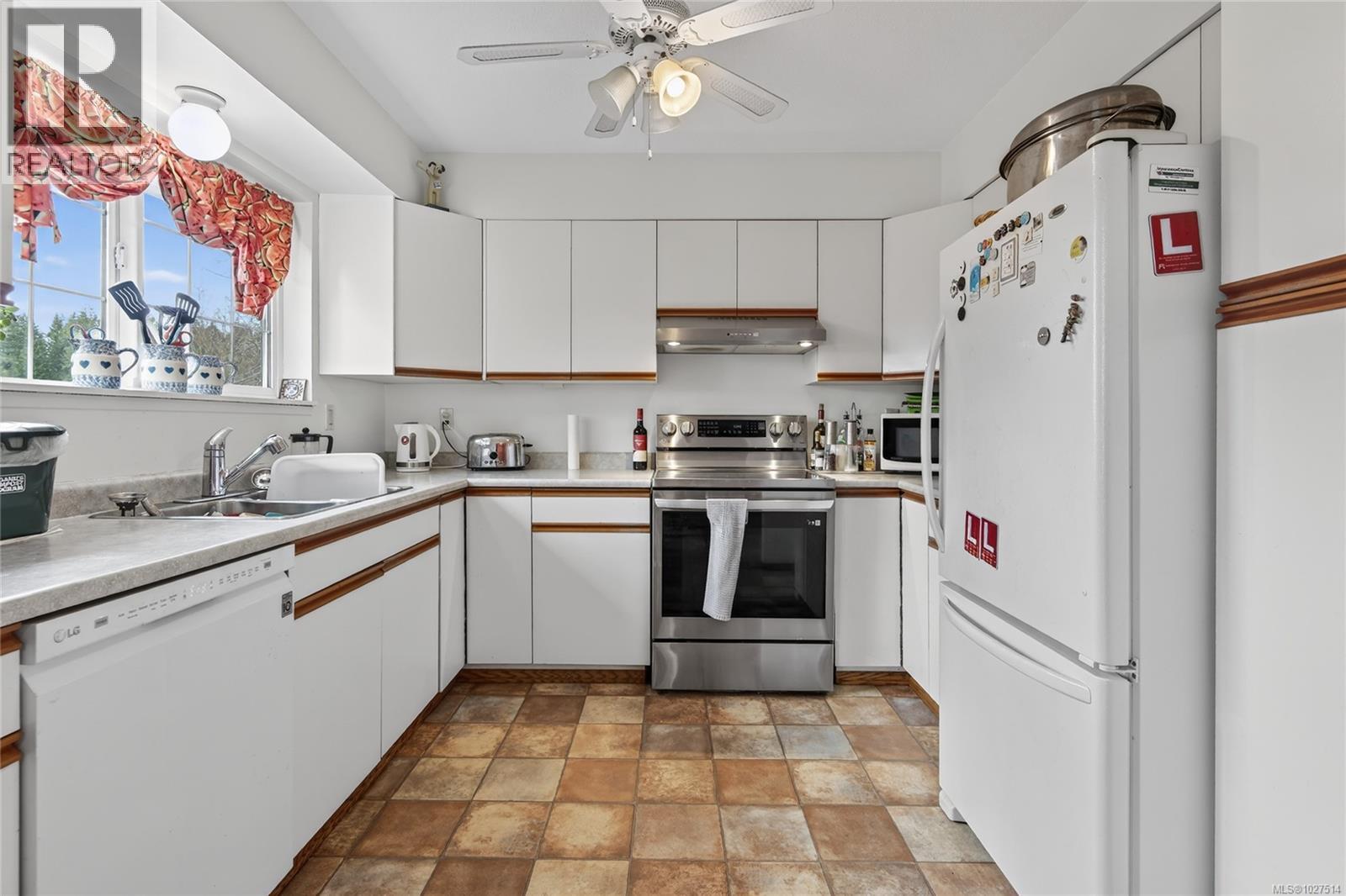 755 Kit Cres - 12