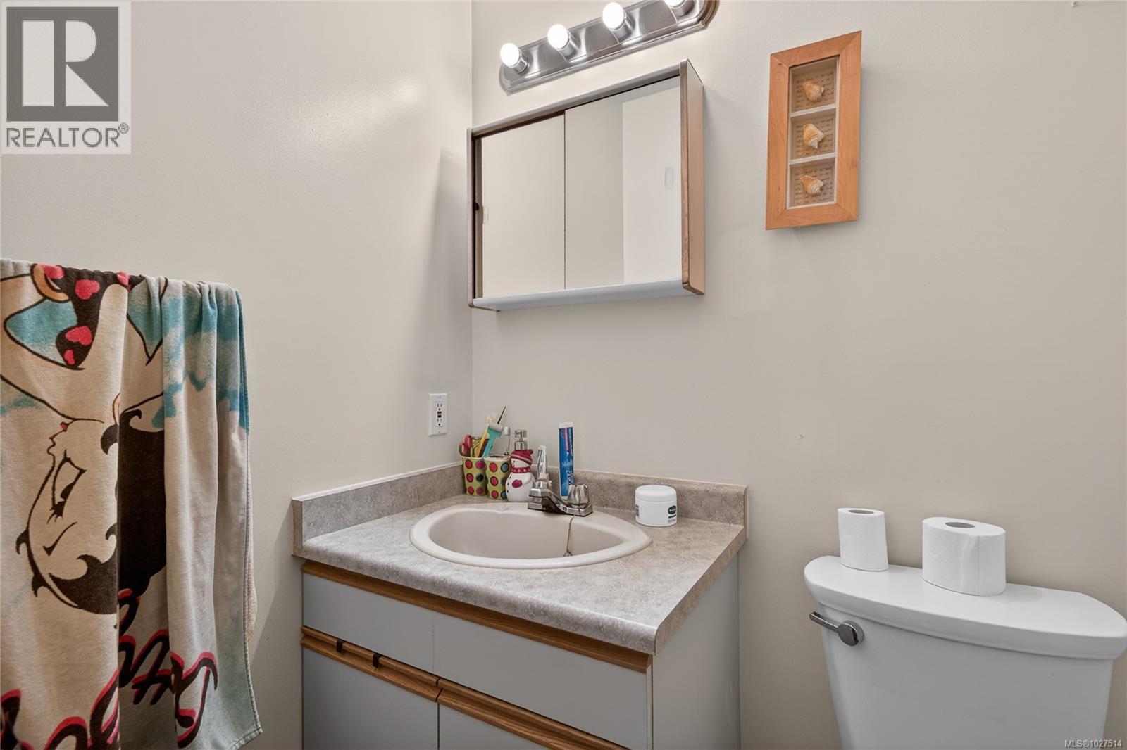 755 Kit Cres - 18