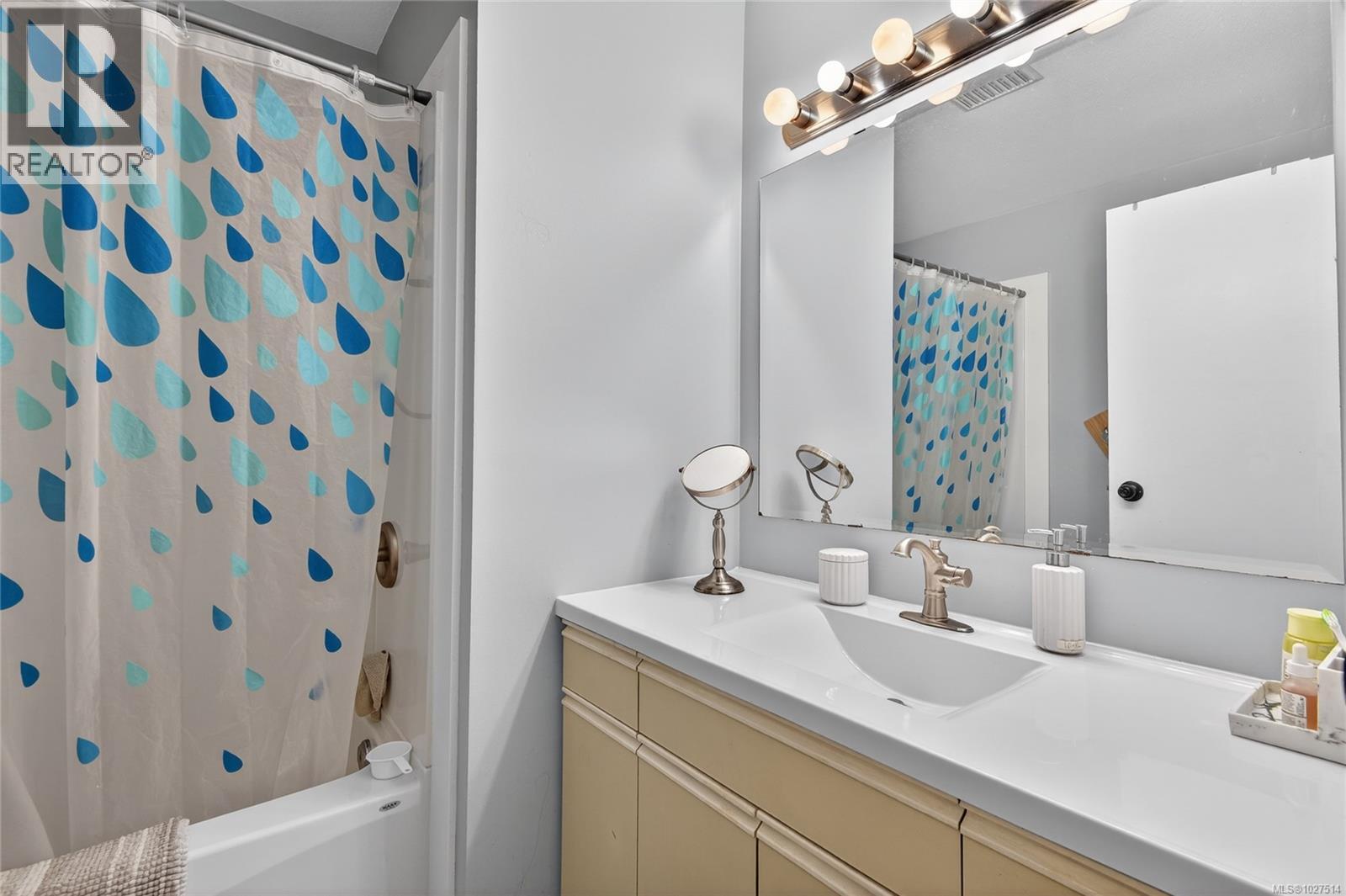 755 Kit Cres - 21