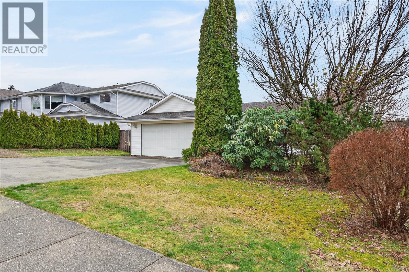 755 Kit Cres - 24
