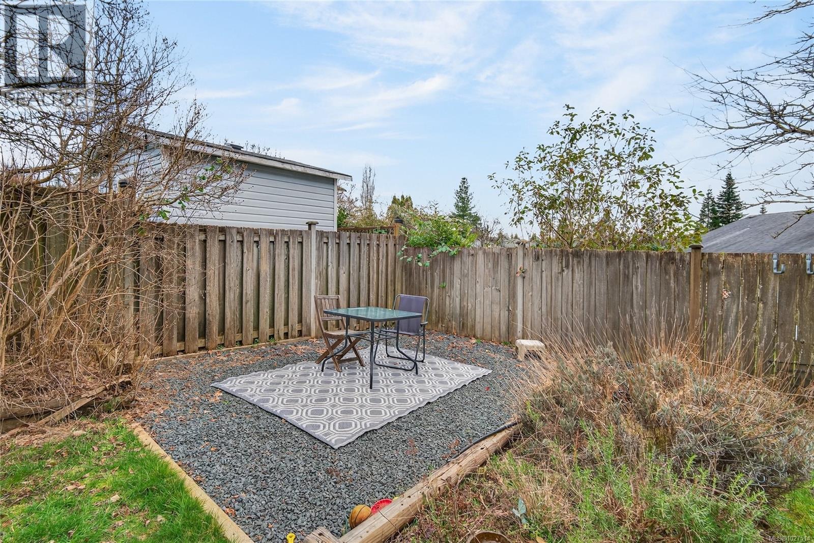755 Kit Cres - 28
