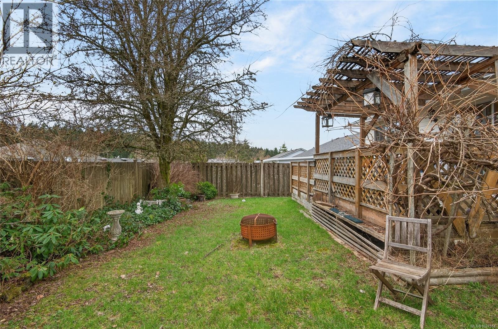 755 Kit Cres - 30