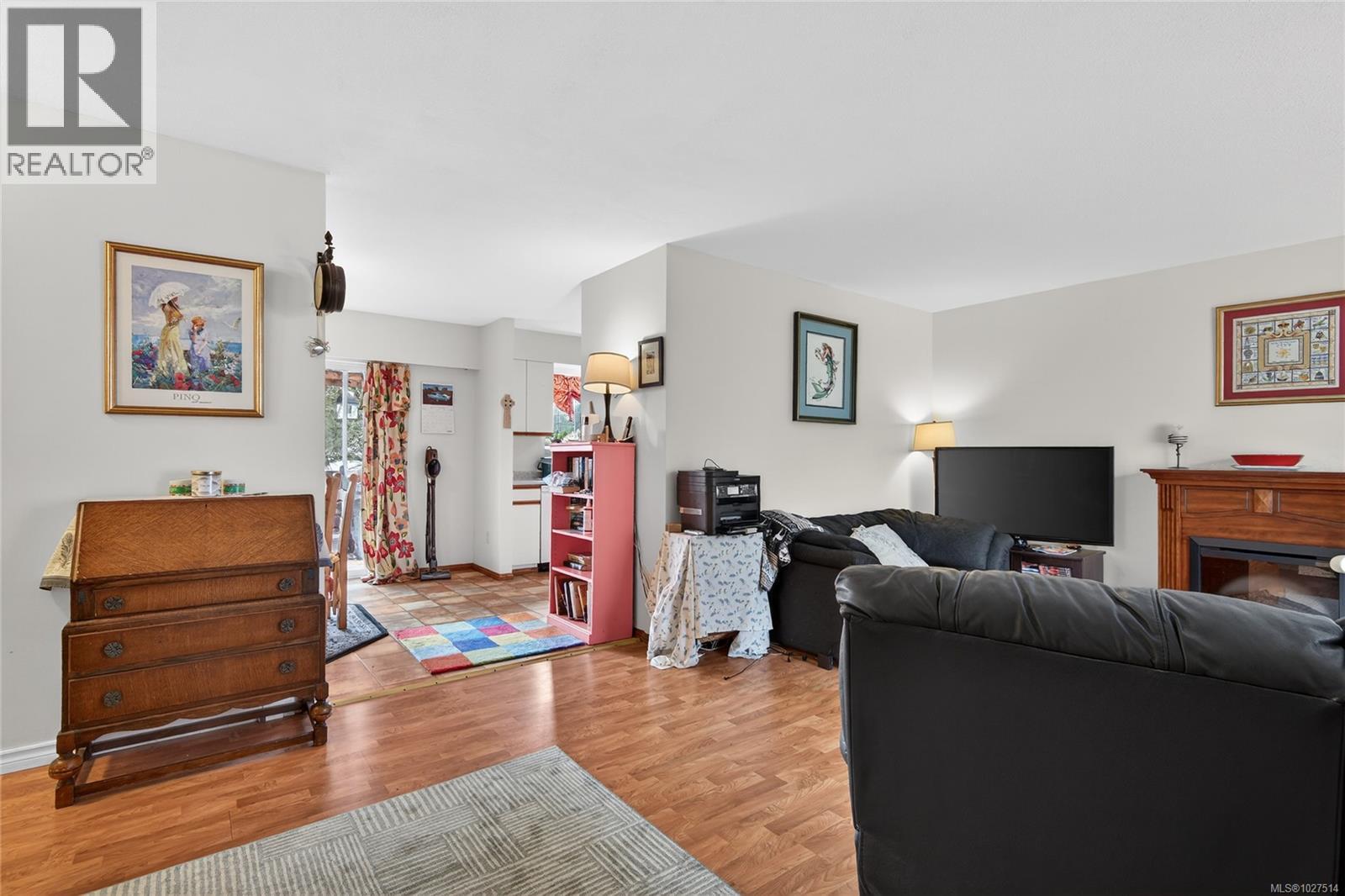 755 Kit Cres - 5