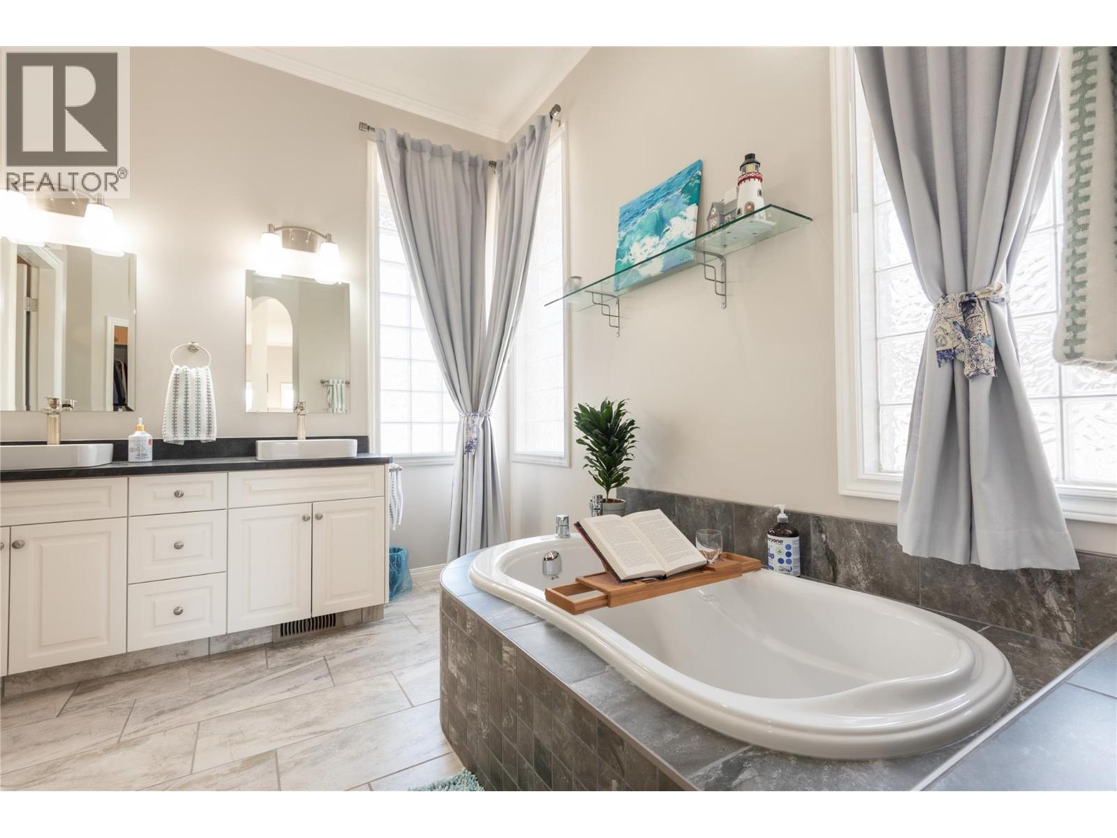  2519 Golf View Crescent, Blind Bay