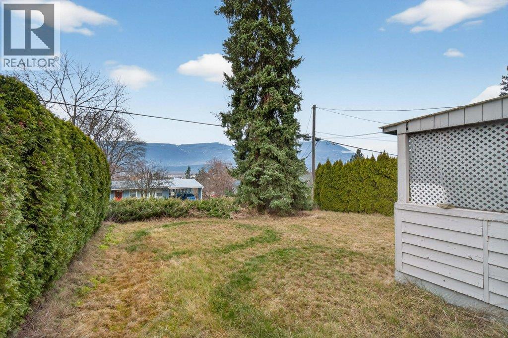520 6 Street SE, Salmon Arm
